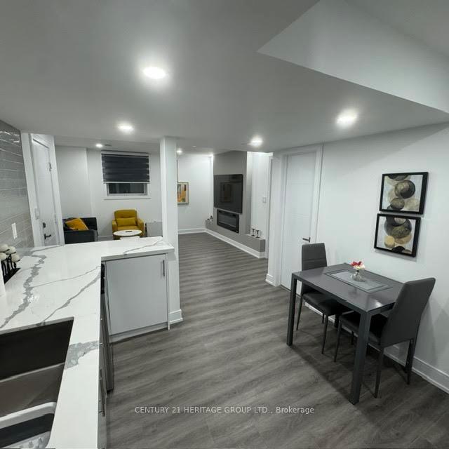 Photo 21 of Unit 2, 7 Larkfield Crescent, East Gwillimbury, Sharon — HOMEH