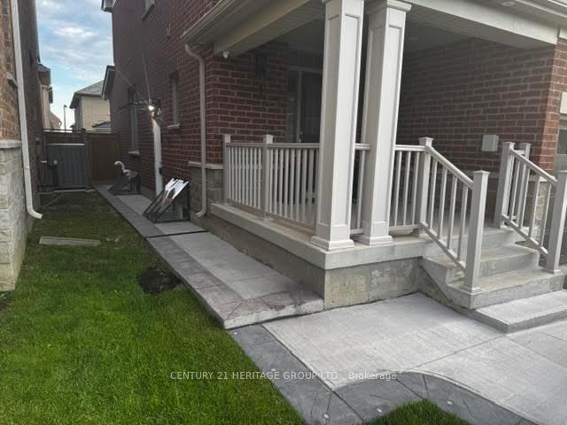Photo 38 of Unit 2, 7 Larkfield Crescent, East Gwillimbury, Sharon — HOMEH