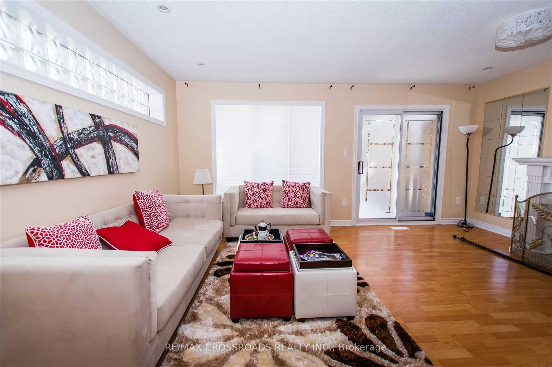 Photo 4 of 50 Widdifield Avenue, Newmarket, Armitage — HOMEH