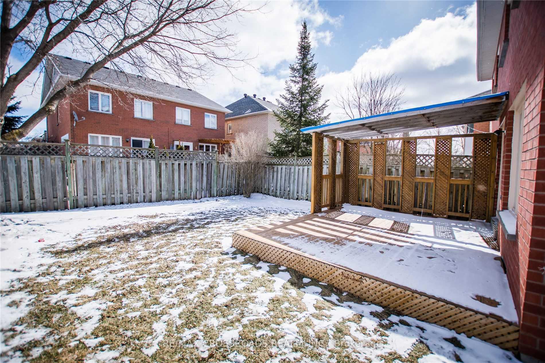 Photo 5 of 50 Widdifield Avenue, Newmarket, Armitage — HOMEH