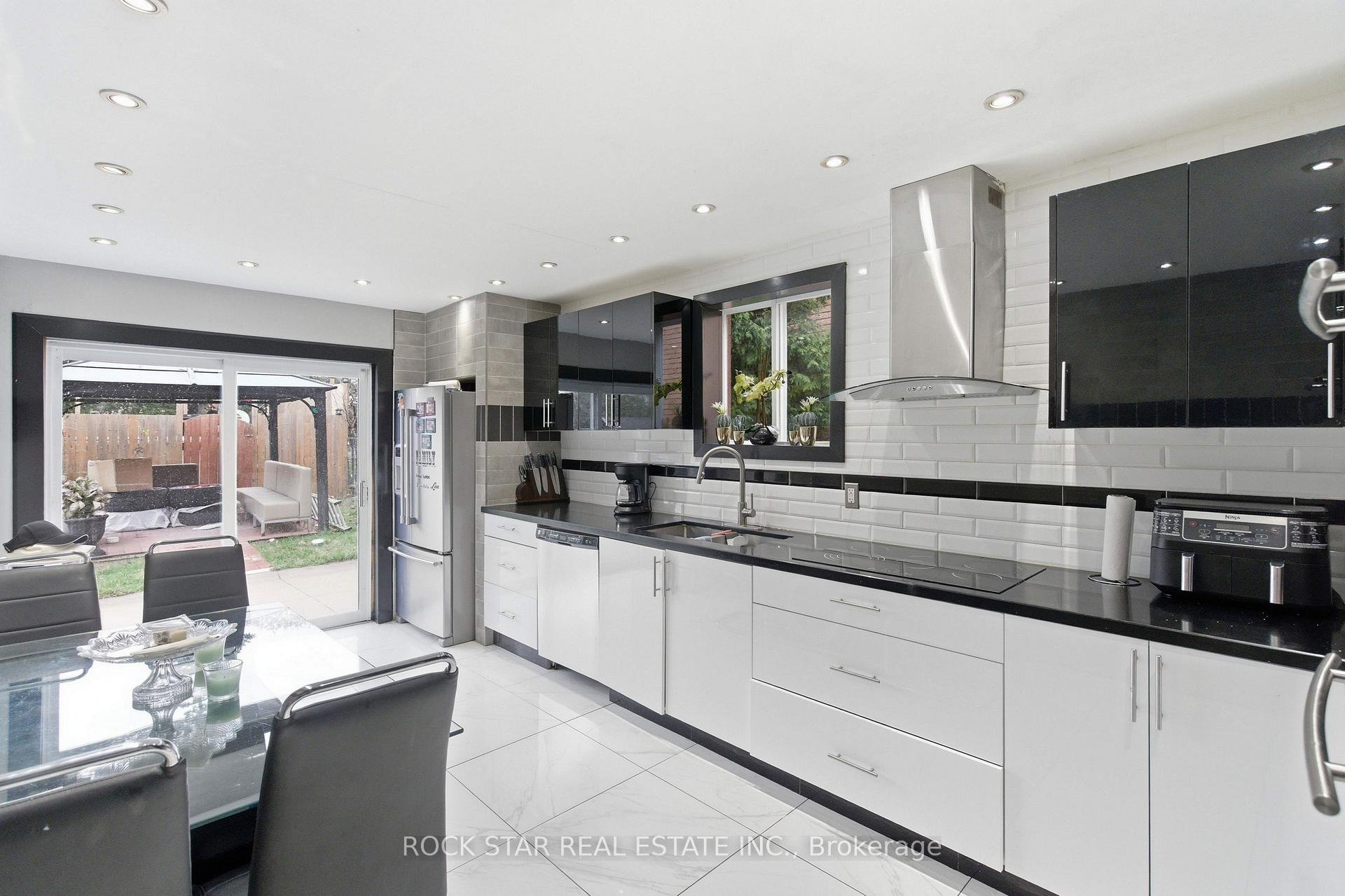Photo 12 of 916 Stone Church Road E, Hamilton, Templemead — HOMEH