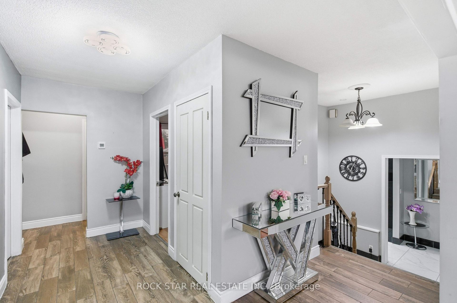 Photo 19 of 916 Stone Church Road E, Hamilton, Templemead — HOMEH