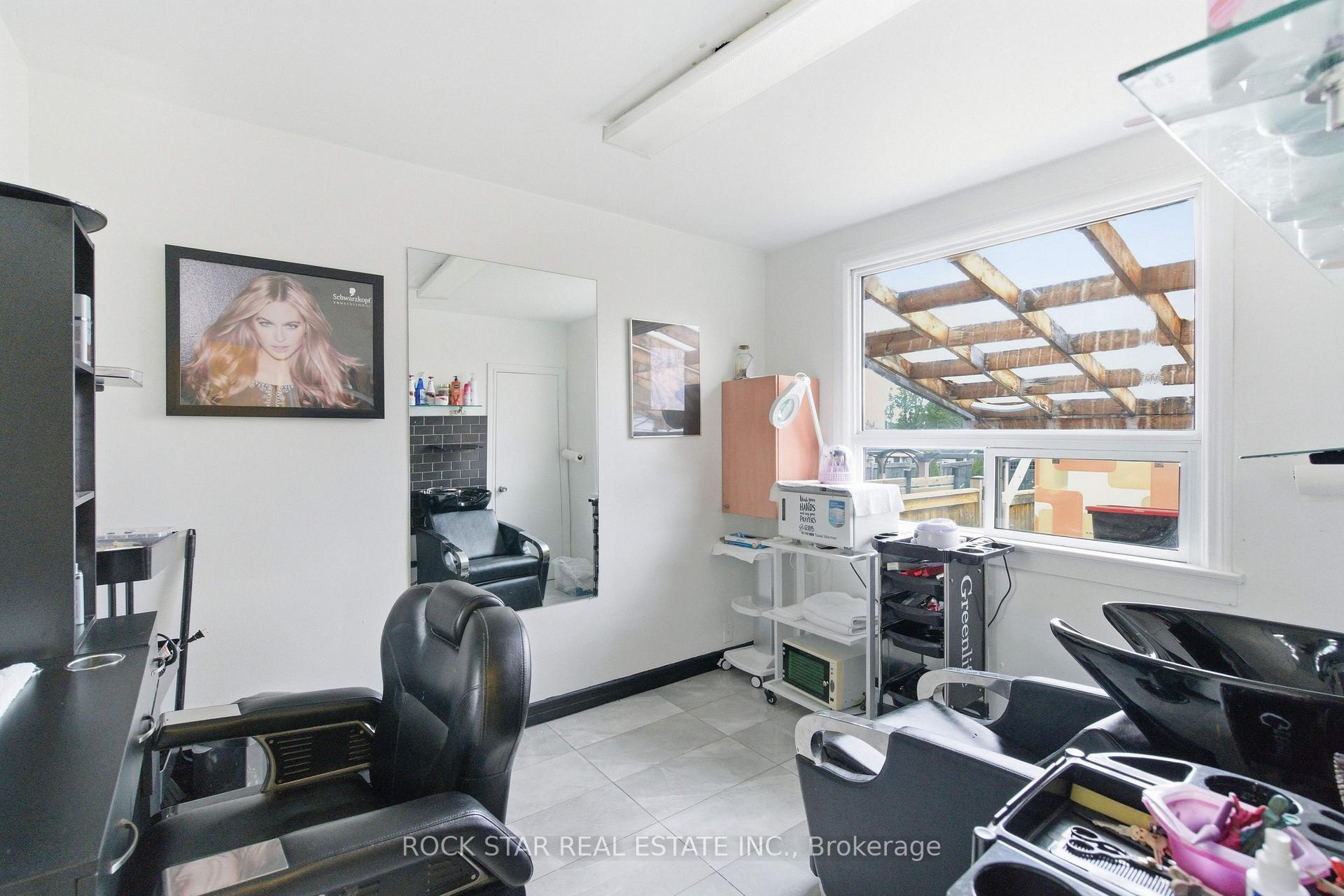 Photo 20 of 916 Stone Church Road E, Hamilton, Templemead — HOMEH
