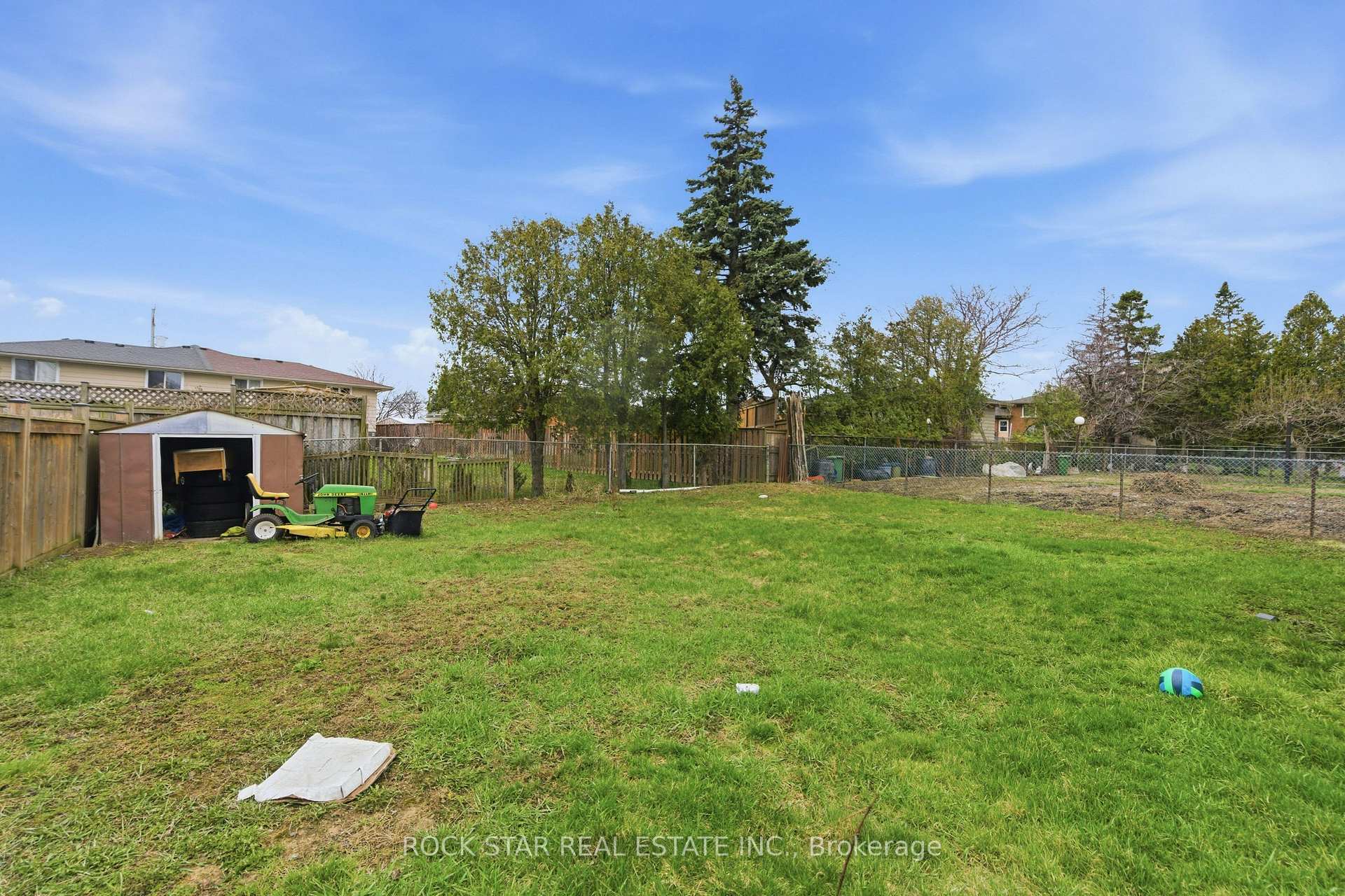 Photo 32 of 916 Stone Church Road E, Hamilton, Templemead — HOMEH