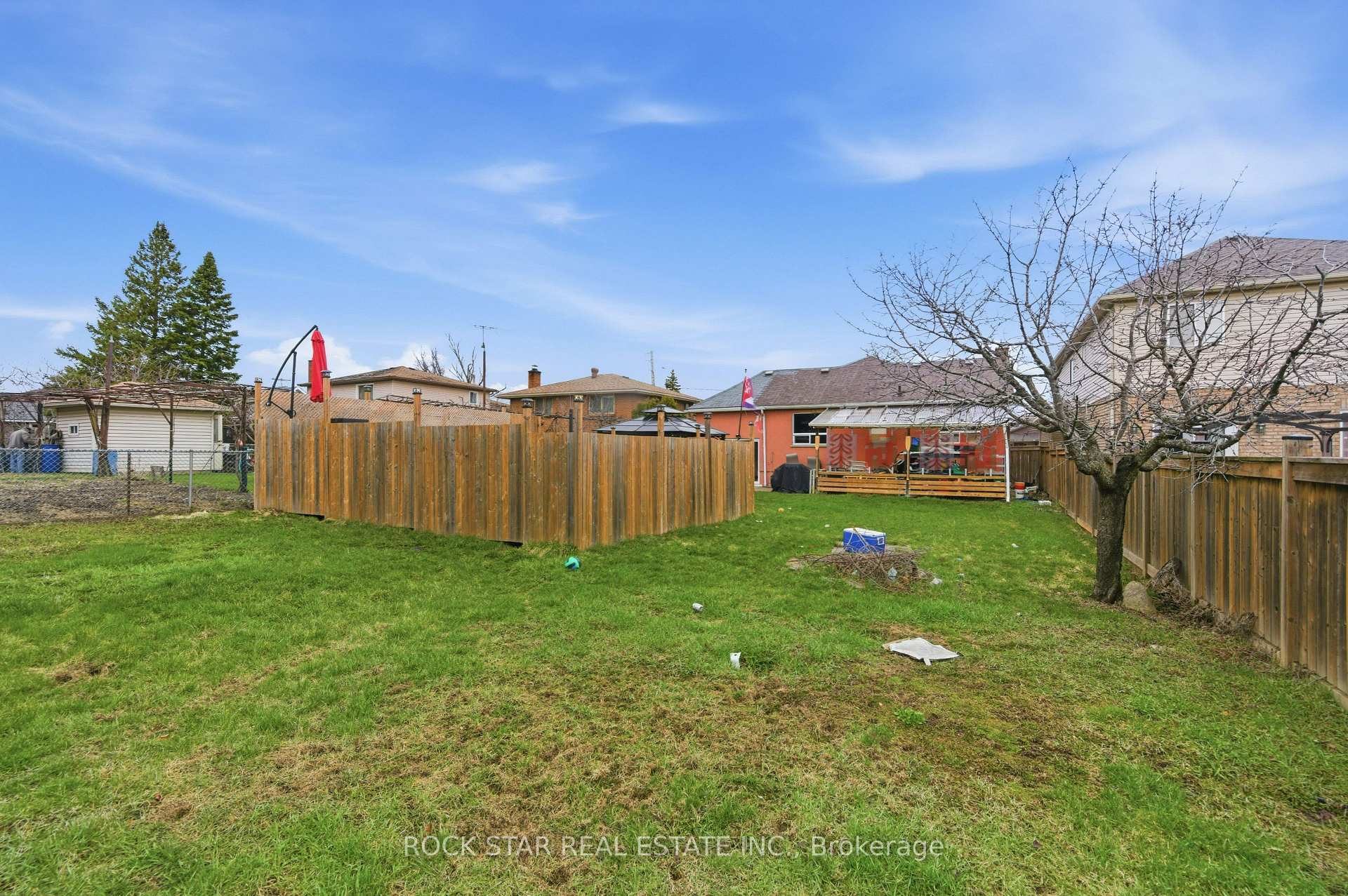 Photo 33 of 916 Stone Church Road E, Hamilton, Templemead — HOMEH
