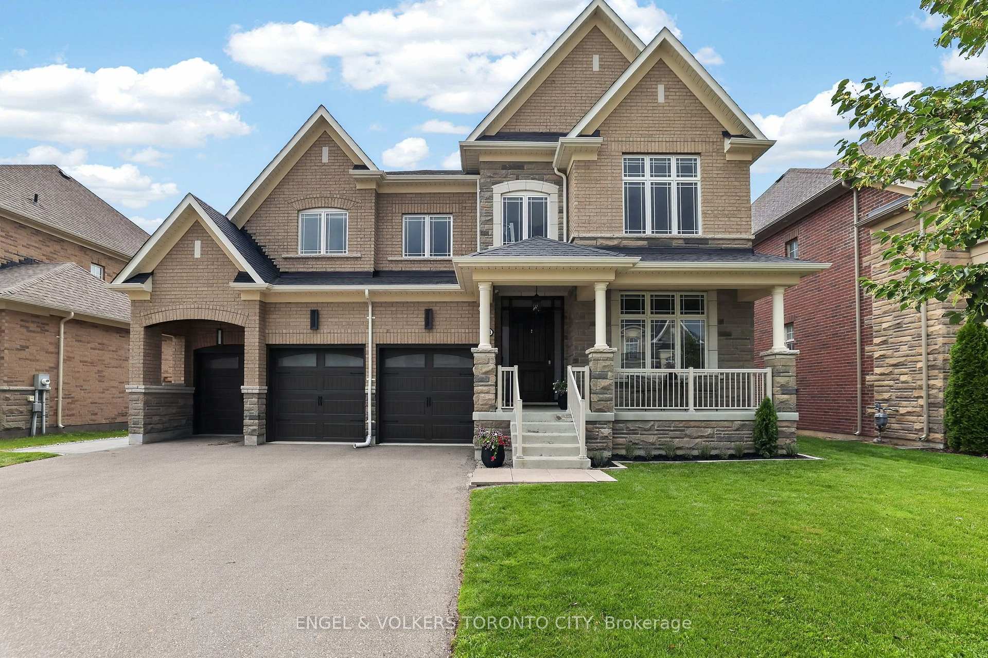 Photo 2 of 14 Coppermine Court, King, Nobleton — HOMEH