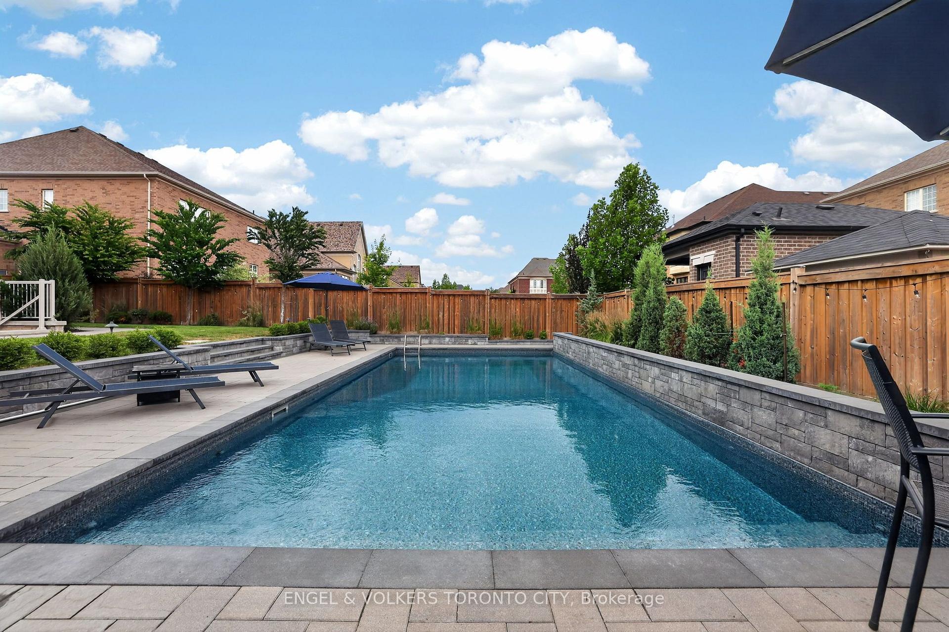 Photo 40 of 14 Coppermine Court, King, Nobleton — HOMEH