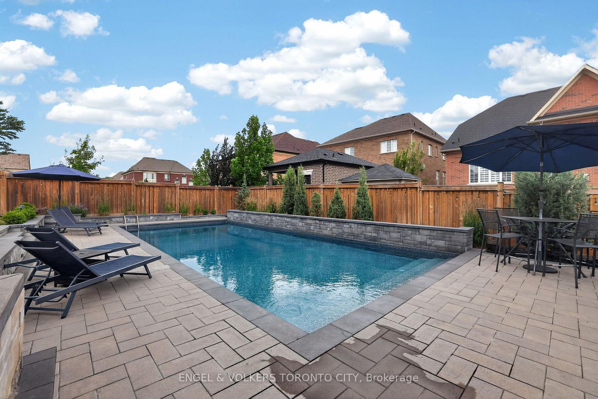 Photo 49 of 14 Coppermine Court, King, Nobleton — HOMEH