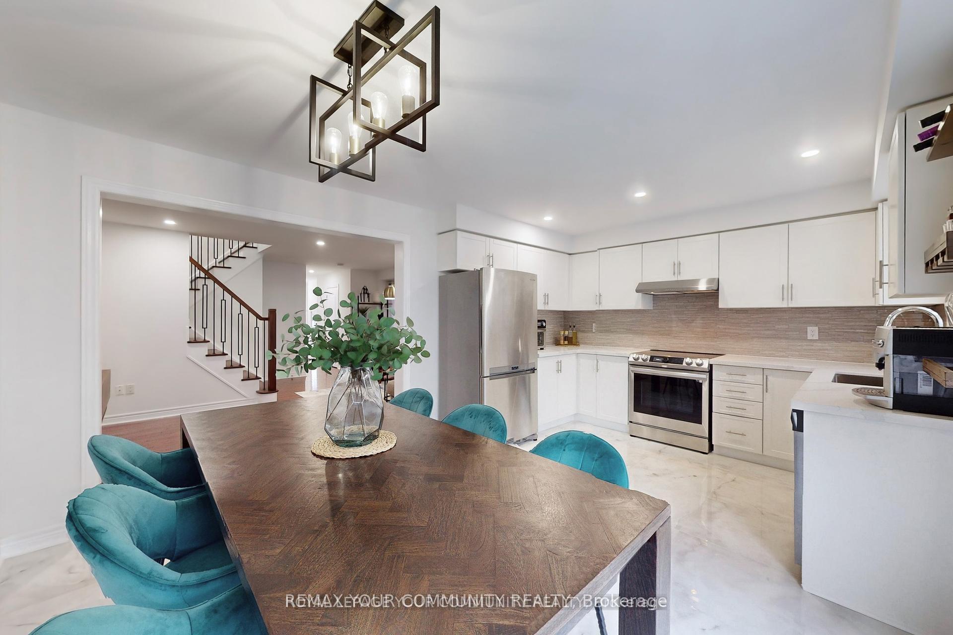 Photo 2 of 52 Four Seasons Crescent, East Gwillimbury, Rural East Gwillimbury — HOMEH