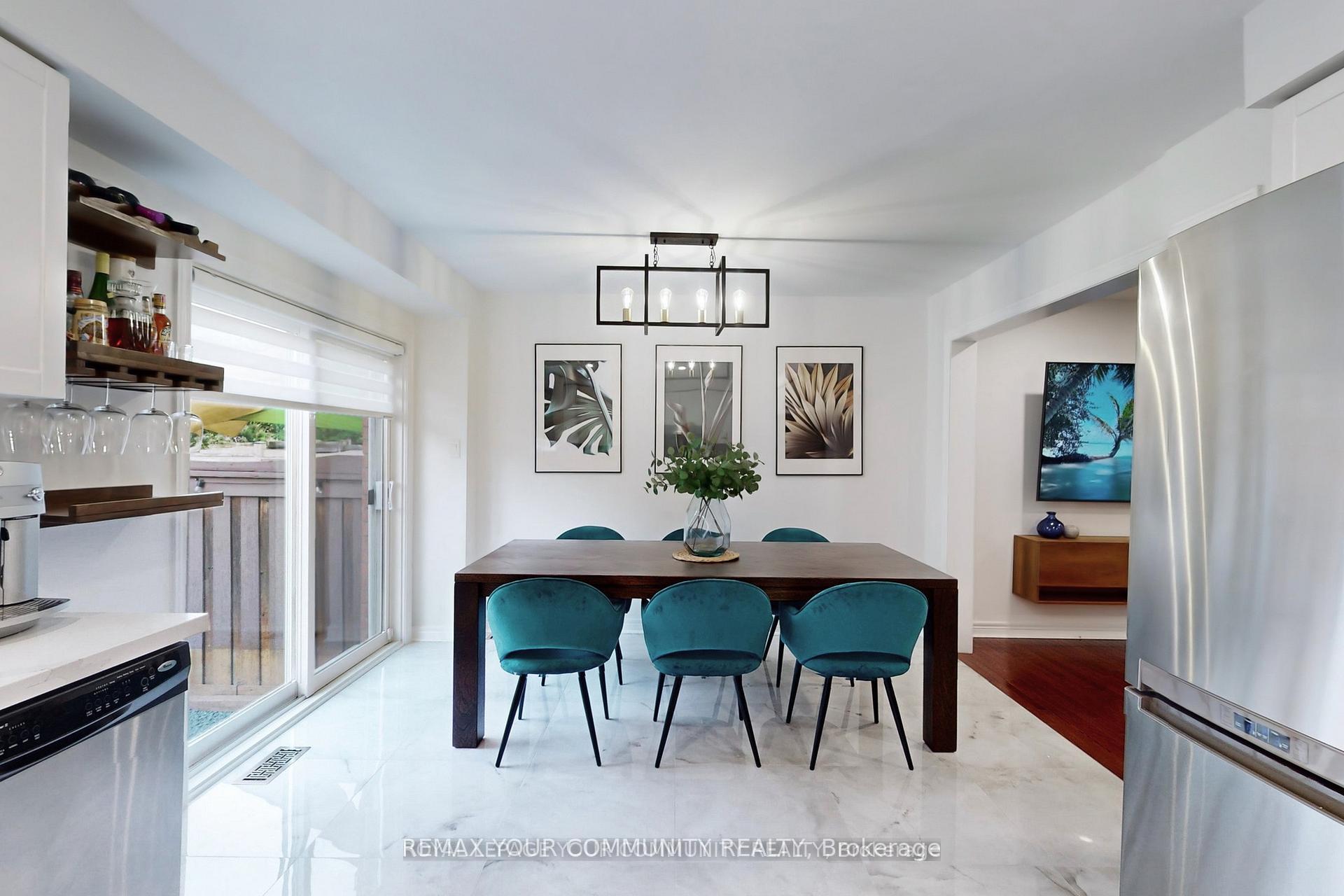 Photo 4 of 52 Four Seasons Crescent, East Gwillimbury, Rural East Gwillimbury — HOMEH
