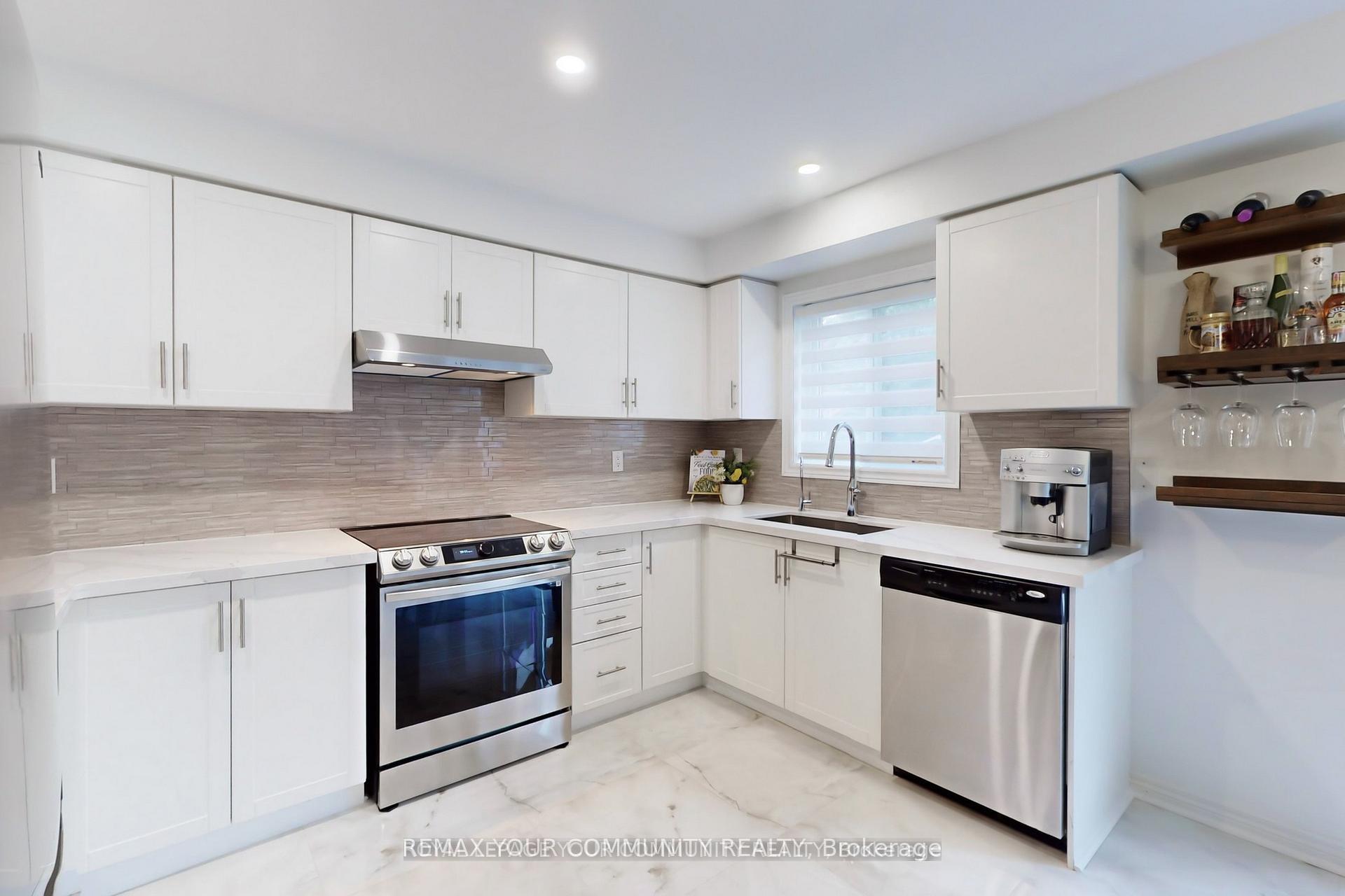 Photo 6 of 52 Four Seasons Crescent, East Gwillimbury, Rural East Gwillimbury — HOMEH