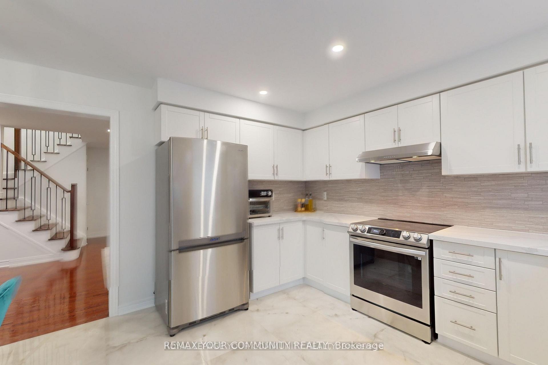 Photo 9 of 52 Four Seasons Crescent, East Gwillimbury, Rural East Gwillimbury — HOMEH