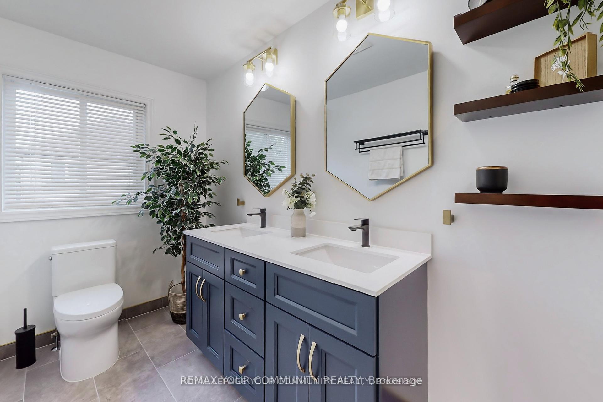 Photo 22 of 52 Four Seasons Crescent, East Gwillimbury, Rural East Gwillimbury — HOMEH