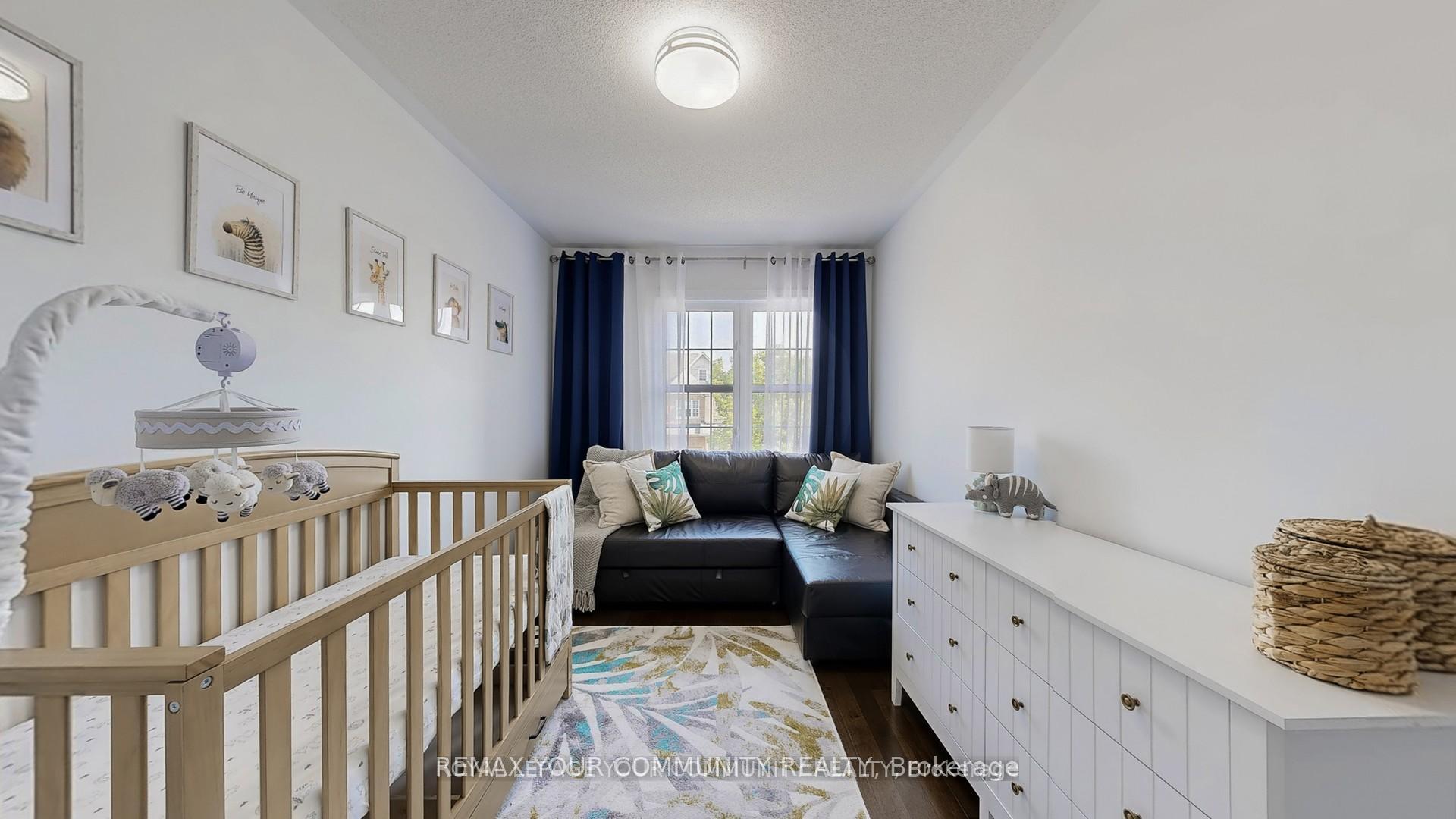 Photo 30 of 52 Four Seasons Crescent, East Gwillimbury, Rural East Gwillimbury — HOMEH