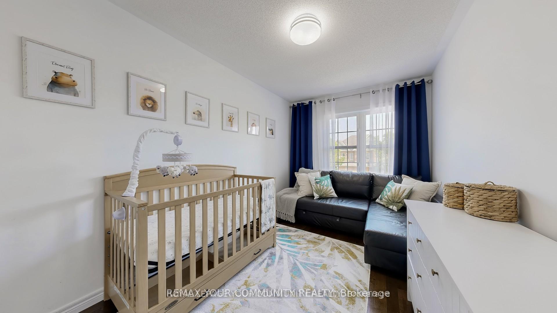 Photo 31 of 52 Four Seasons Crescent, East Gwillimbury, Rural East Gwillimbury — HOMEH