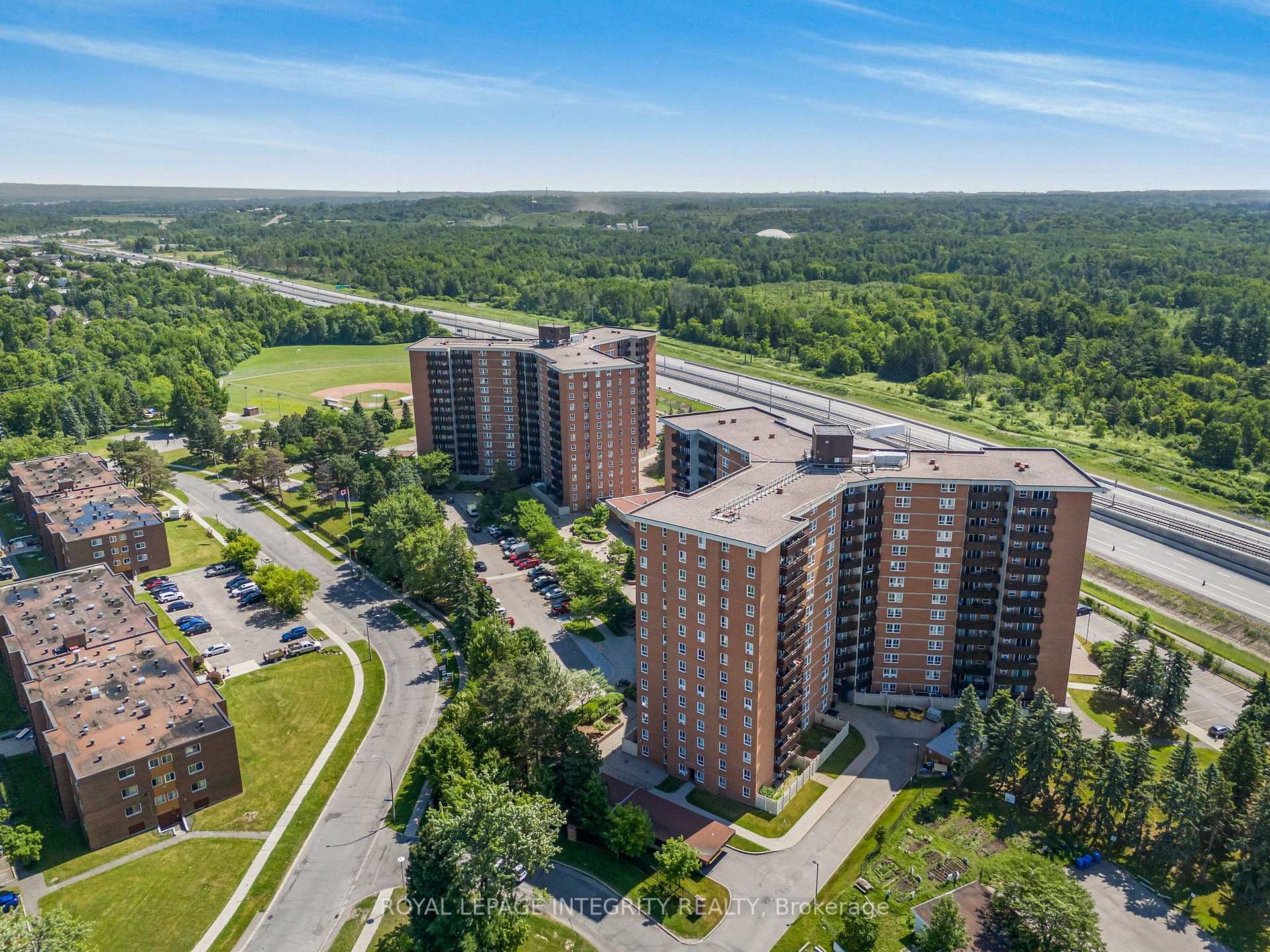 Photo 3 of Unit 1110, 2000 Jasmine Crescent, Ottawa, Beacon Hill South — HOMEH
