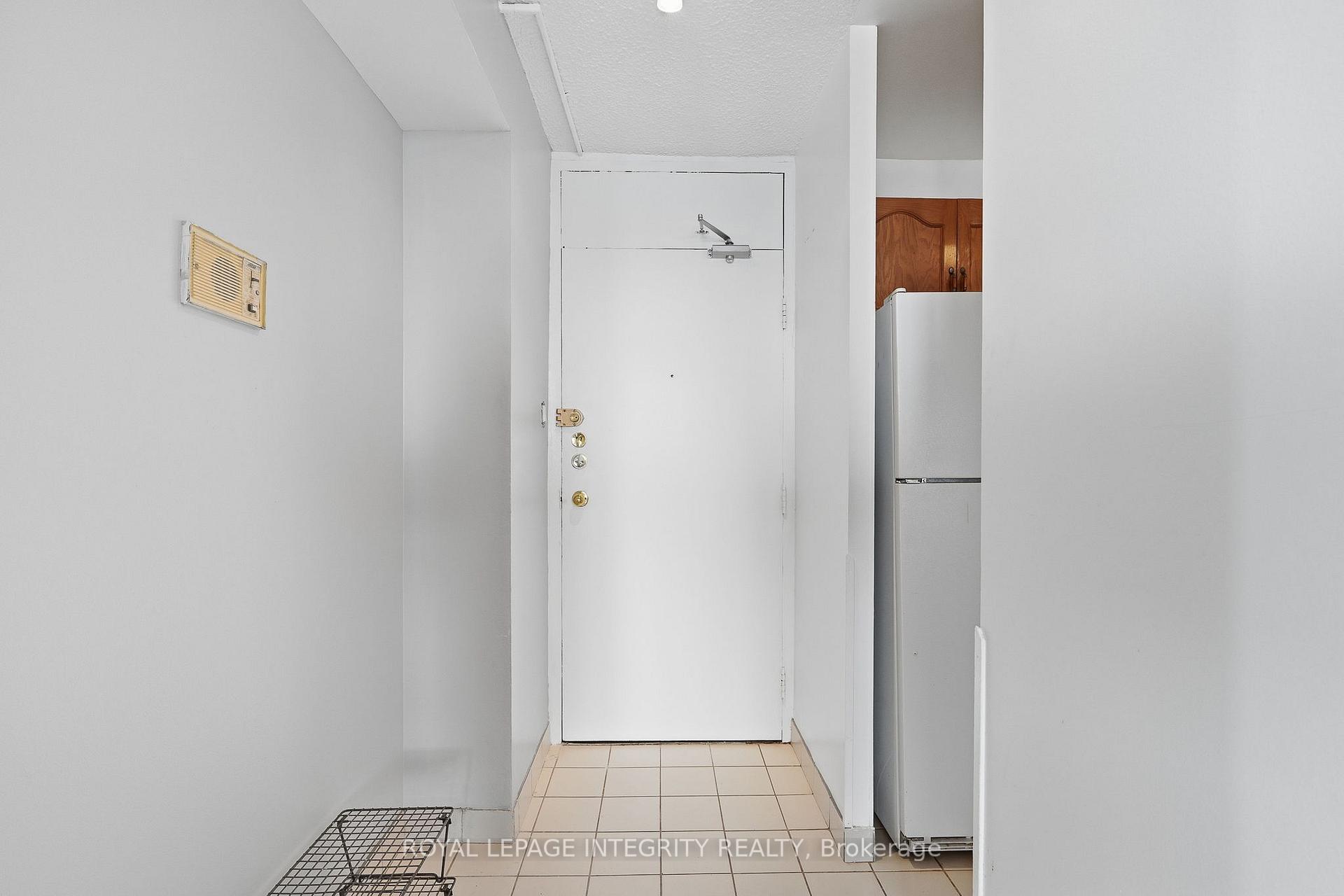 Photo 5 of Unit 1110, 2000 Jasmine Crescent, Ottawa, Beacon Hill South — HOMEH