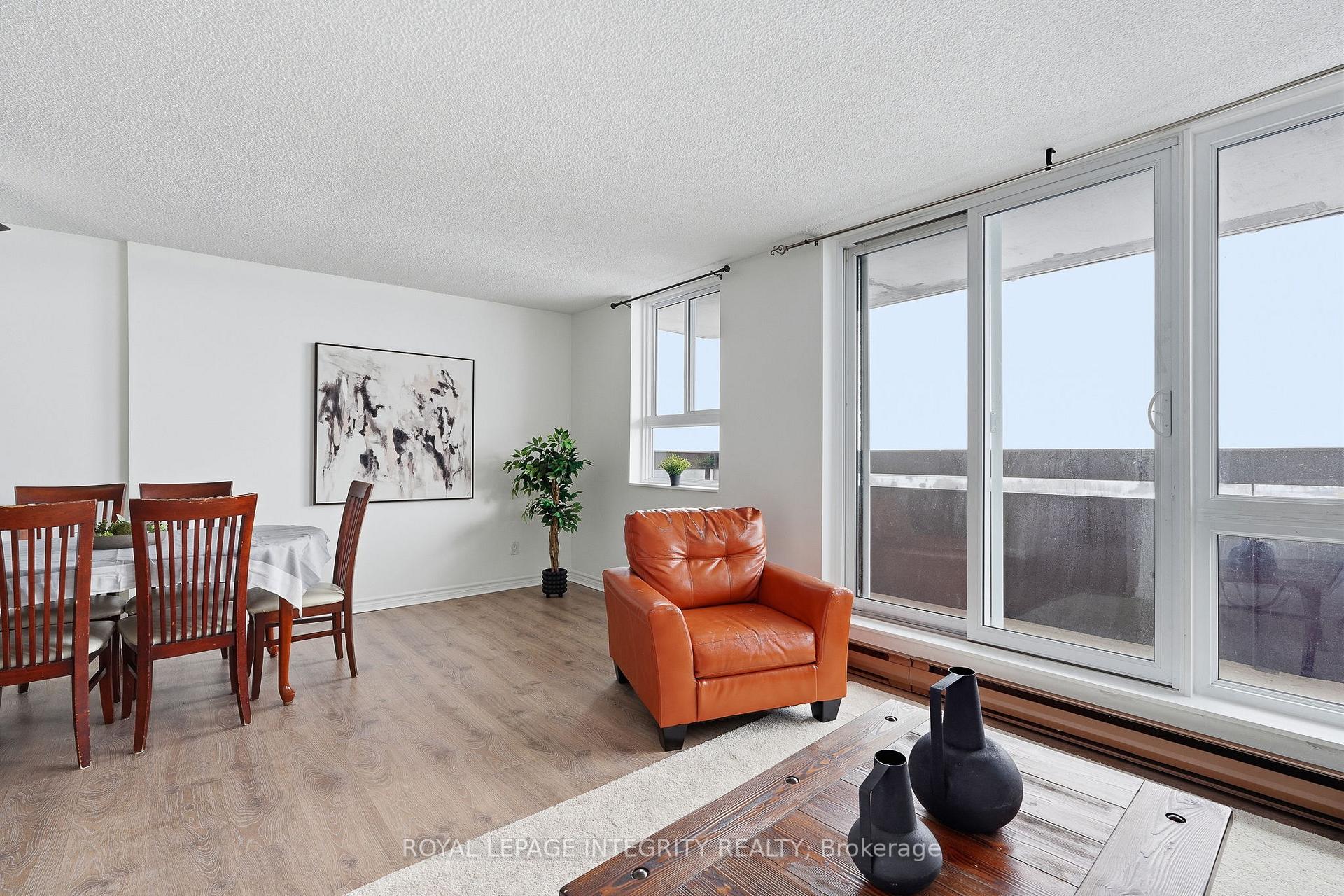 Photo 8 of Unit 1110, 2000 Jasmine Crescent, Ottawa, Beacon Hill South — HOMEH