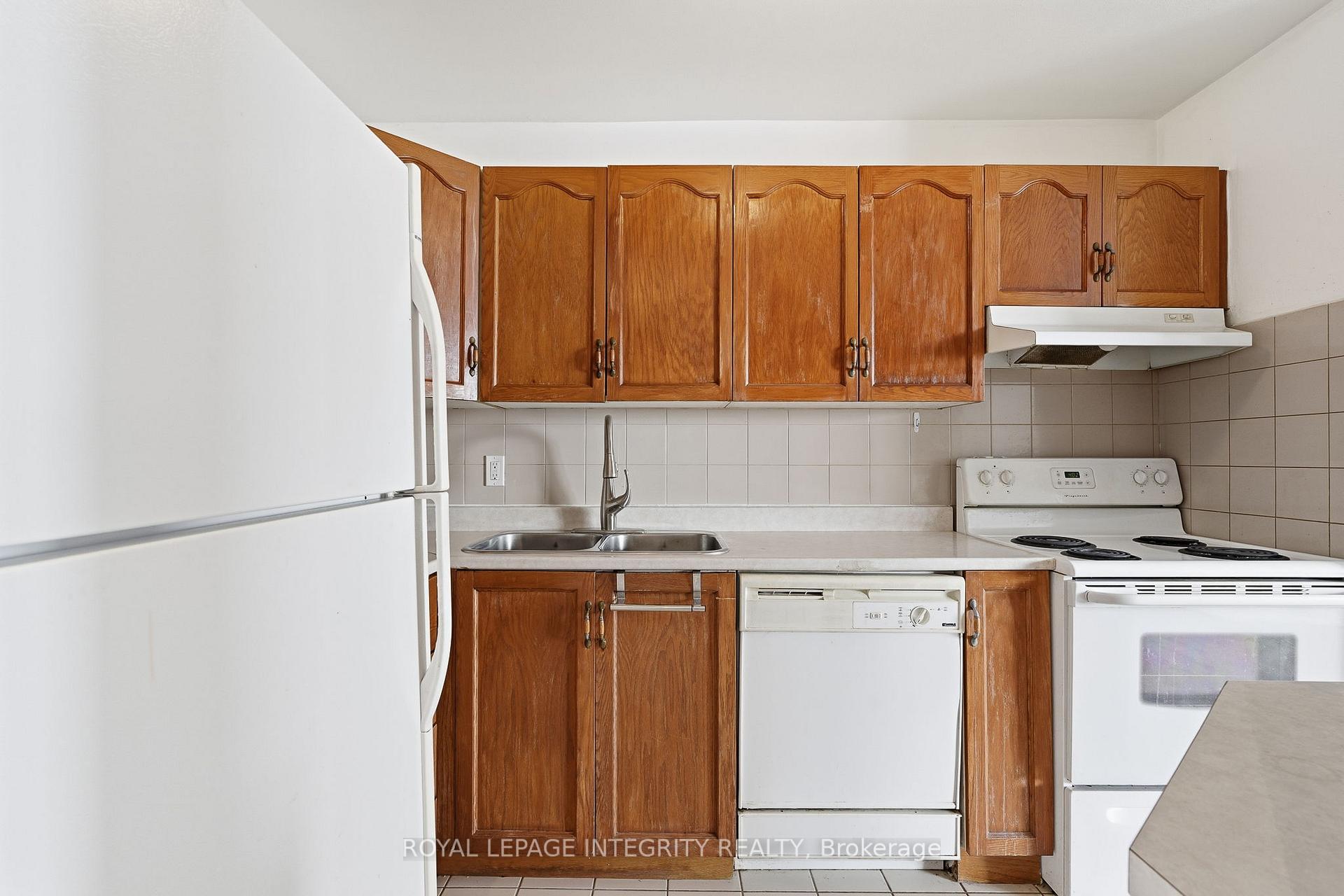Photo 17 of Unit 1110, 2000 Jasmine Crescent, Ottawa, Beacon Hill South — HOMEH