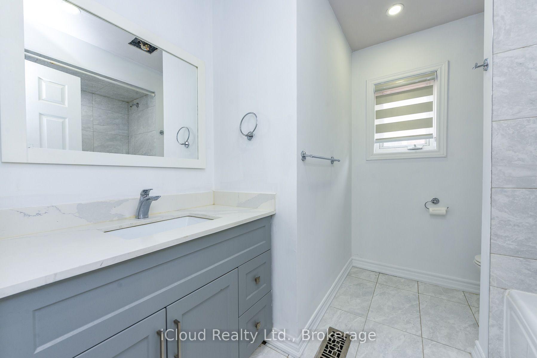Photo 5 of 48 Ashdale Road, Brampton, Bram West — HOMEH