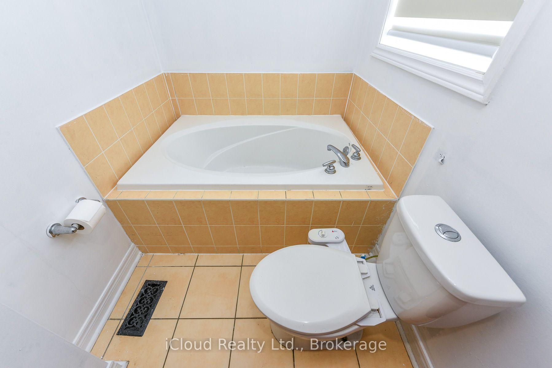 Photo 18 of 48 Ashdale Road, Brampton, Bram West — HOMEH