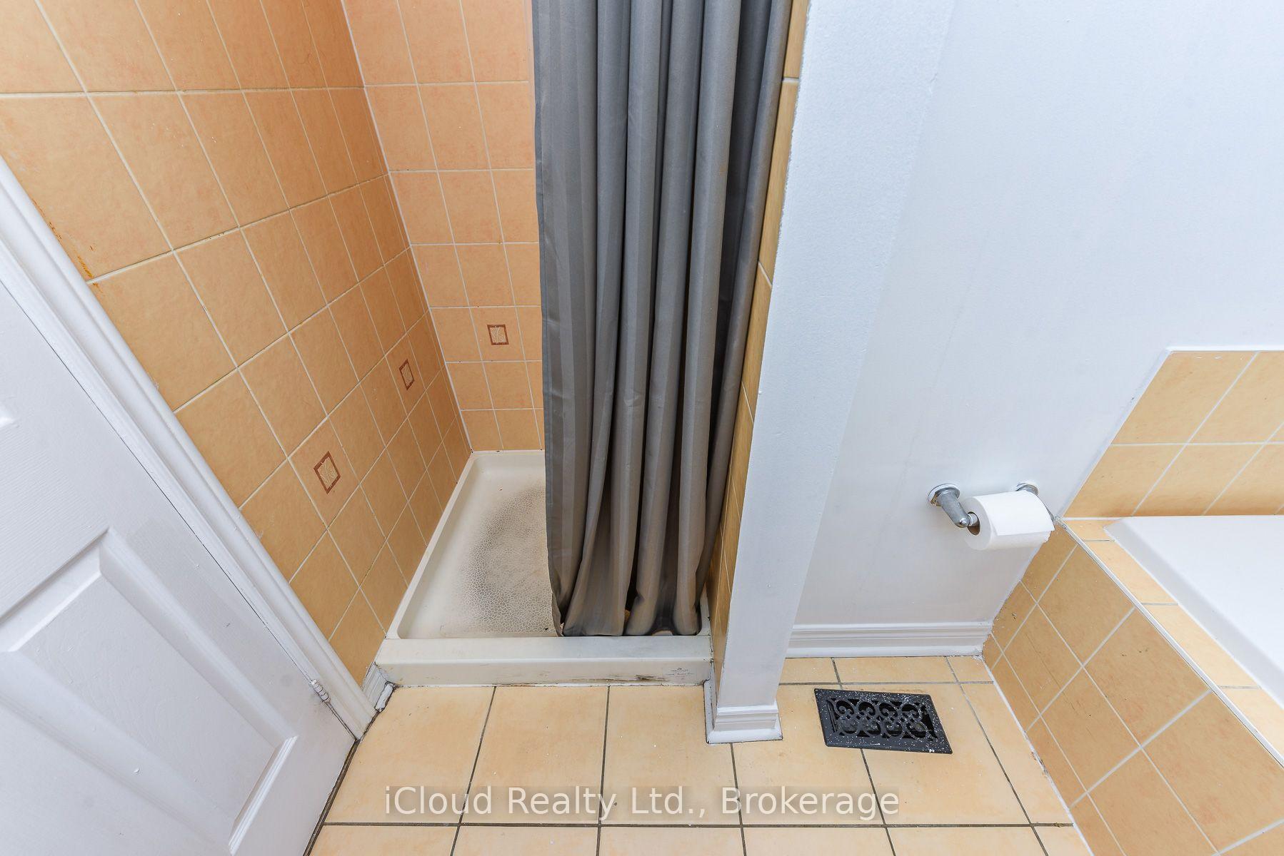 Photo 21 of 48 Ashdale Road, Brampton, Bram West — HOMEH