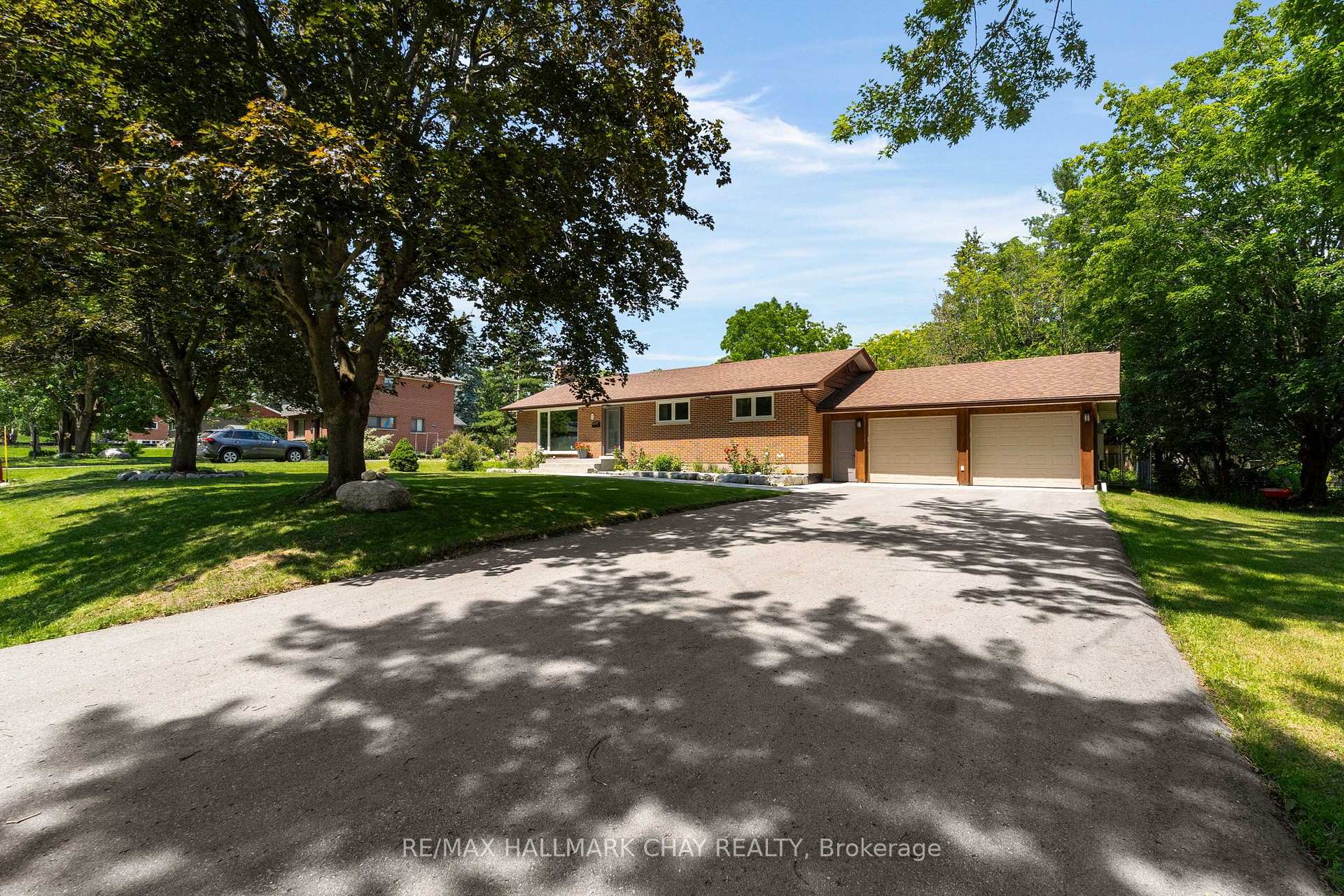 Photo 1 of 12 Francis Road, Orillia — HOMEH