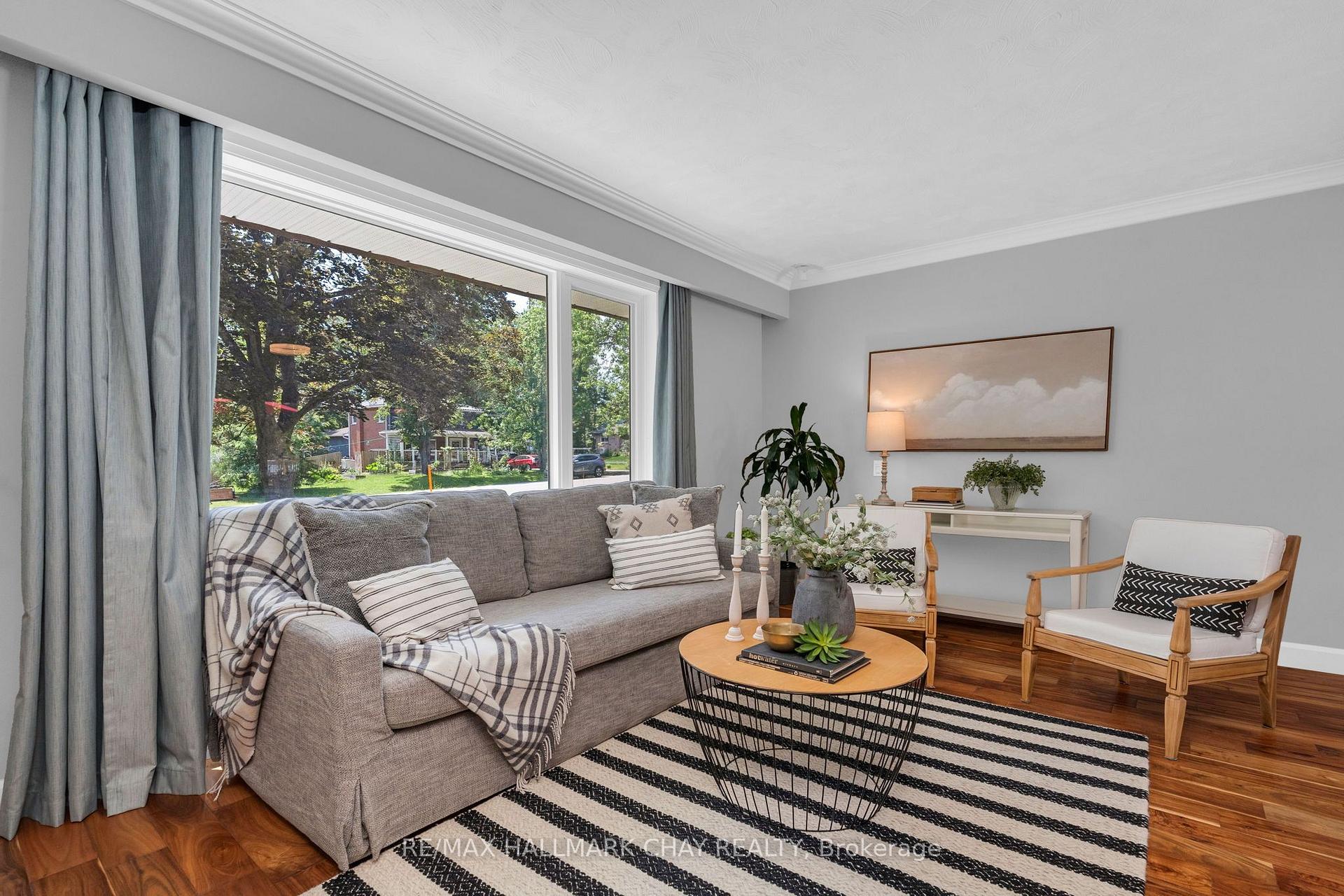 Photo 4 of 12 Francis Road, Orillia — HOMEH