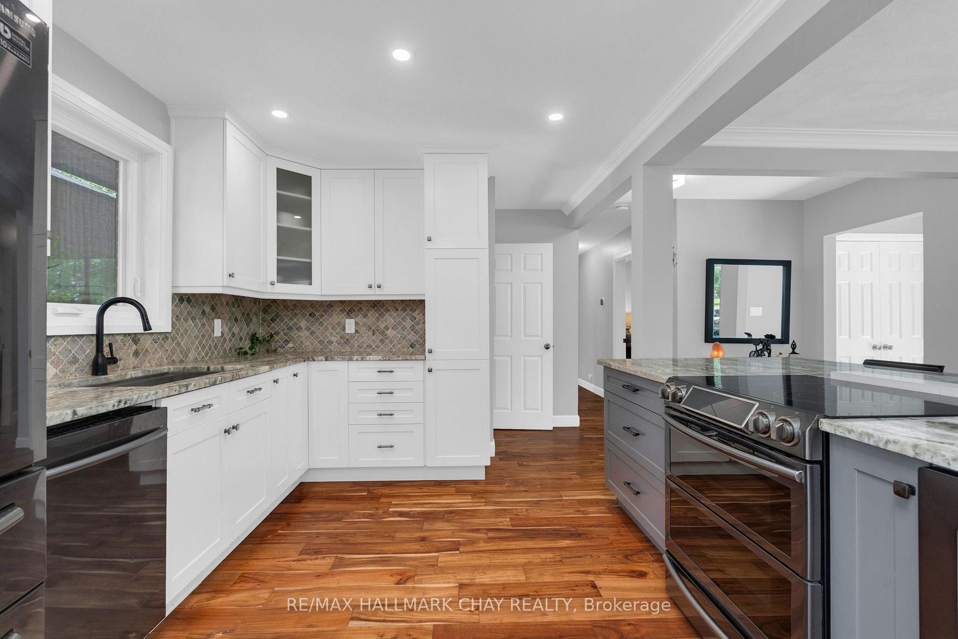 Photo 8 of 12 Francis Road, Orillia — HOMEH