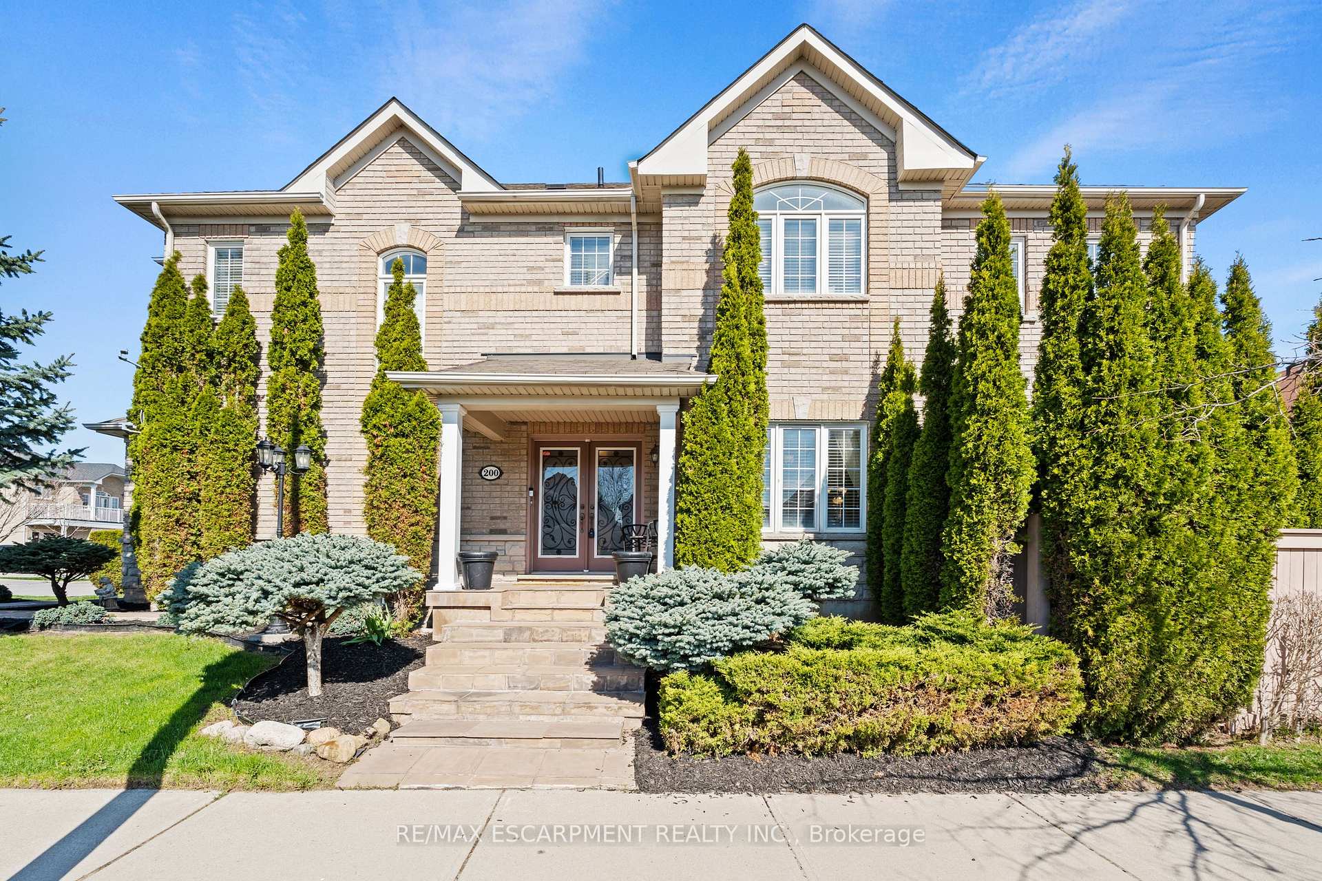 Photo 4 of 200 Miller Drive, Halton Hills, Georgetown — HOMEH