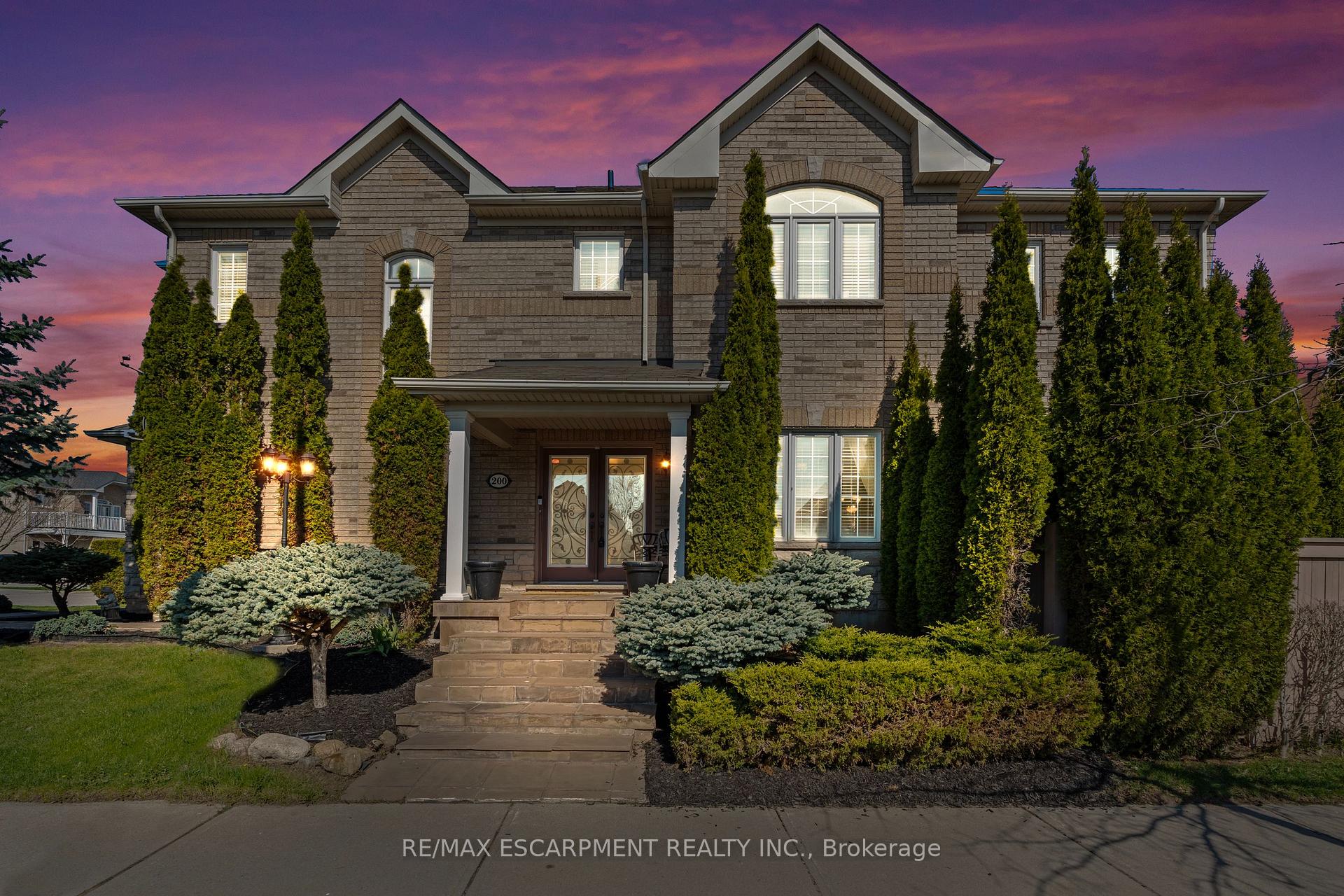 Photo 5 of 200 Miller Drive, Halton Hills, Georgetown — HOMEH