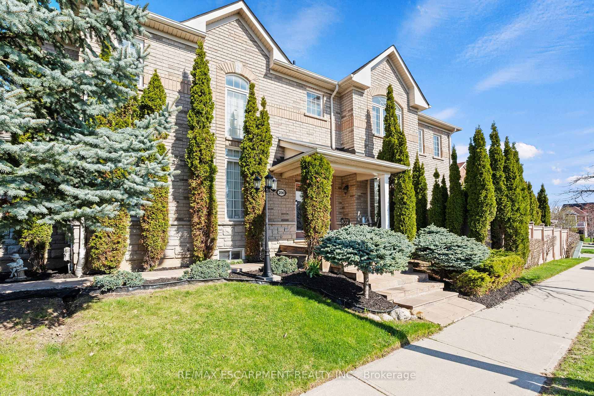 Photo 6 of 200 Miller Drive, Halton Hills, Georgetown — HOMEH