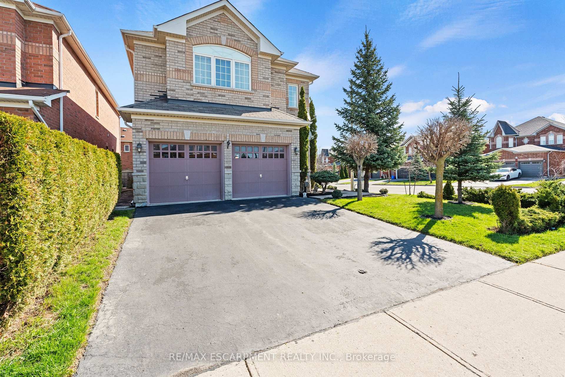 Photo 7 of 200 Miller Drive, Halton Hills, Georgetown — HOMEH