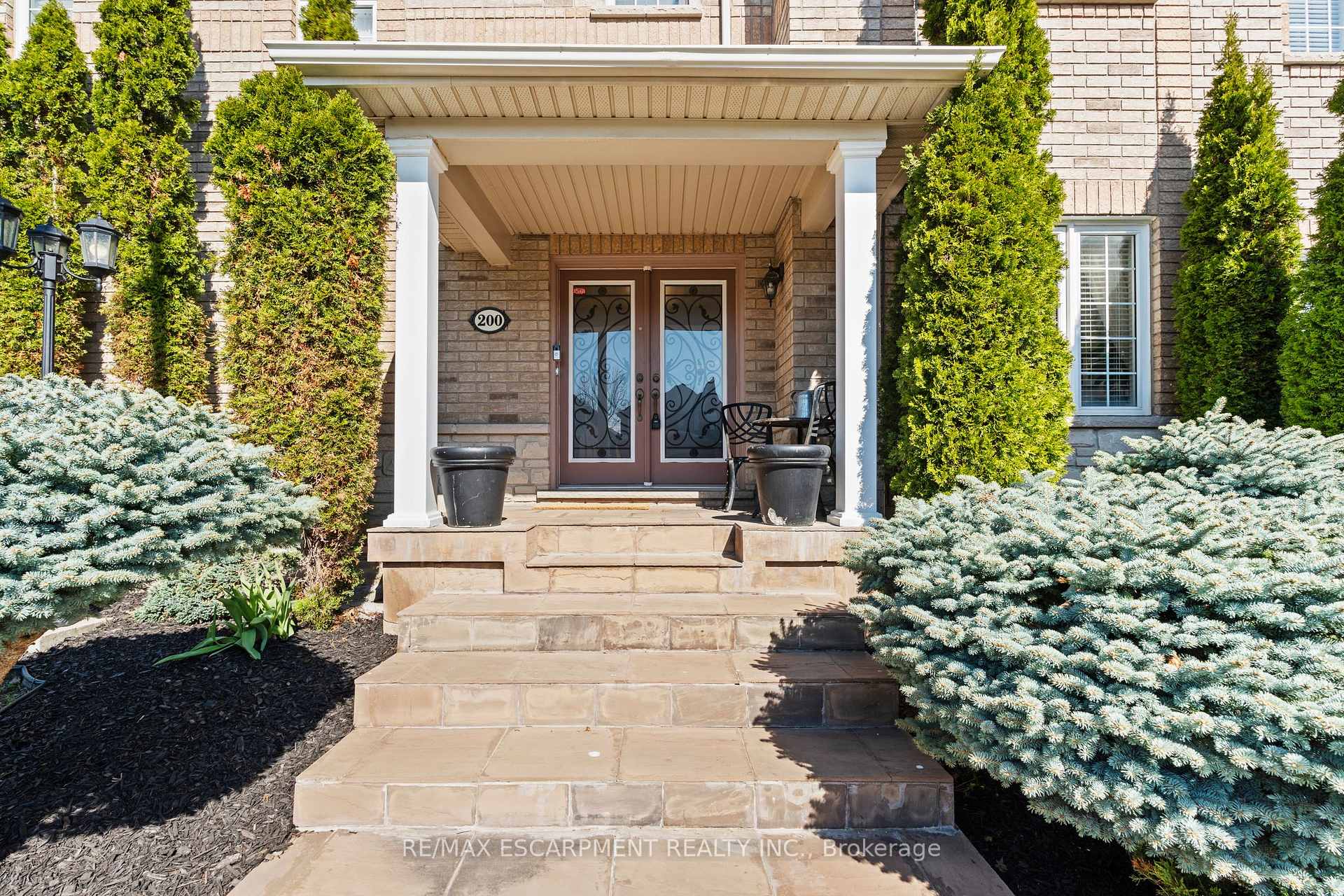Photo 8 of 200 Miller Drive, Halton Hills, Georgetown — HOMEH