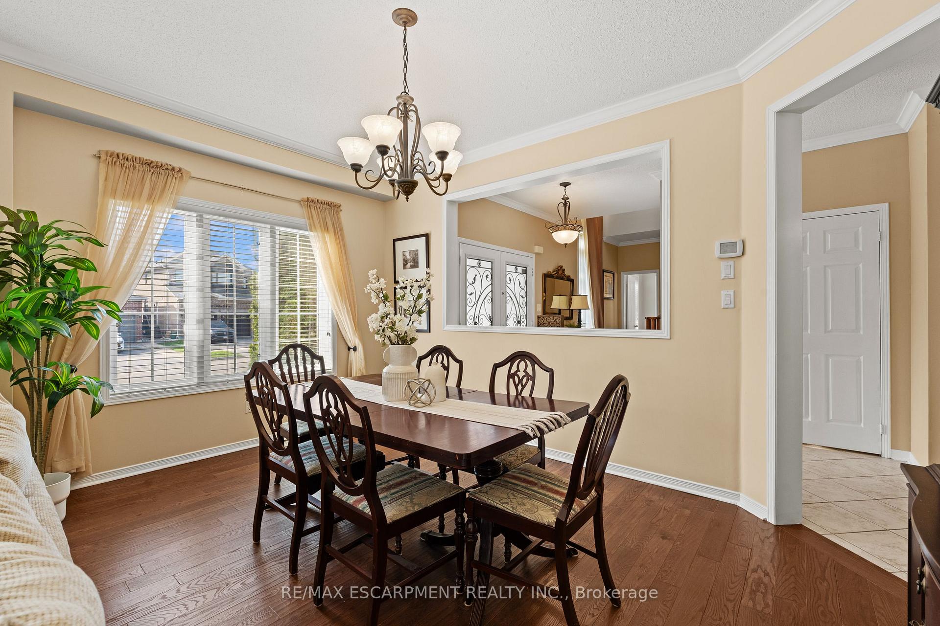 Photo 11 of 200 Miller Drive, Halton Hills, Georgetown — HOMEH