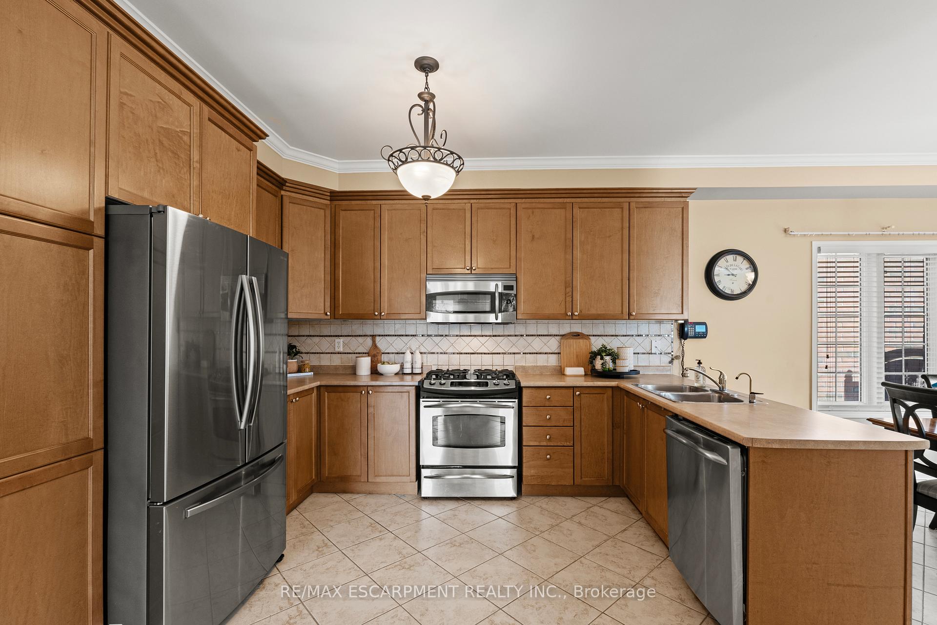 Photo 18 of 200 Miller Drive, Halton Hills, Georgetown — HOMEH