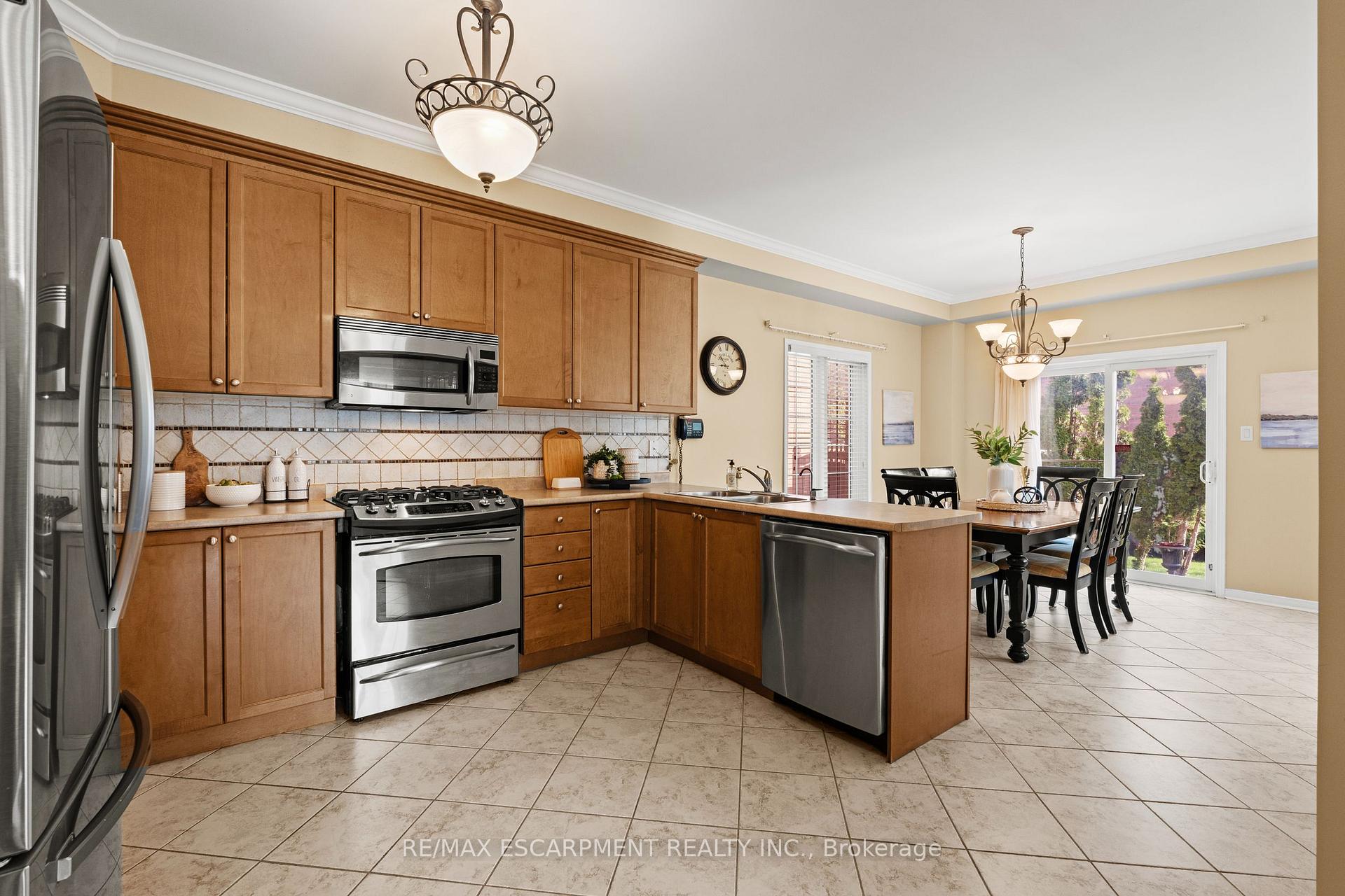 Photo 19 of 200 Miller Drive, Halton Hills, Georgetown — HOMEH