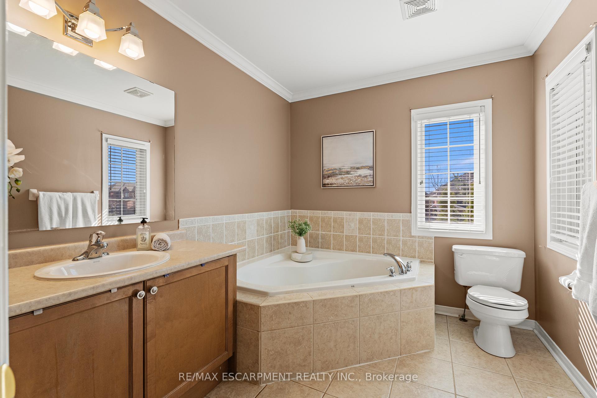 Photo 25 of 200 Miller Drive, Halton Hills, Georgetown — HOMEH