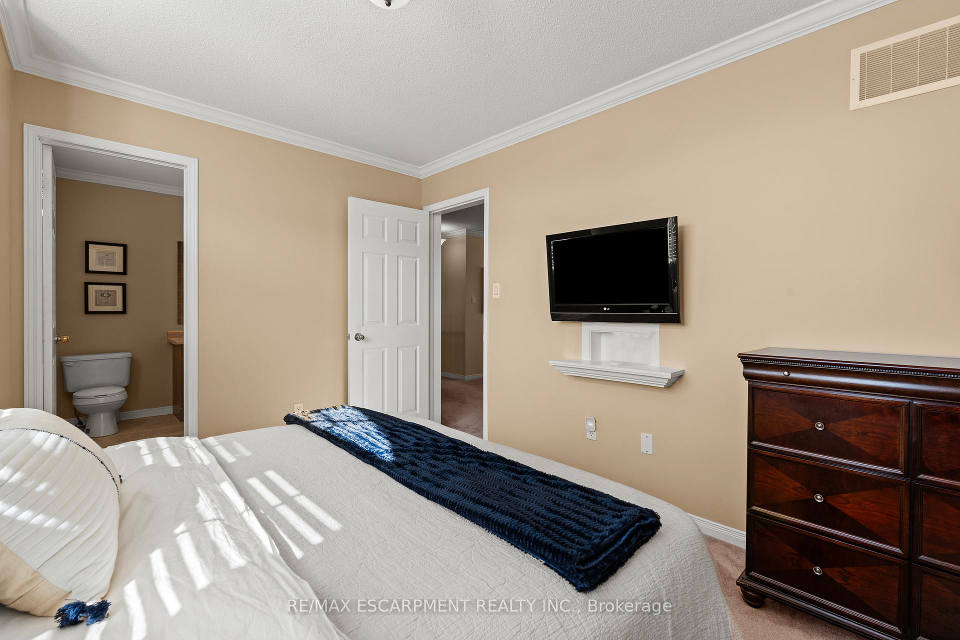 Photo 27 of 200 Miller Drive, Halton Hills, Georgetown — HOMEH