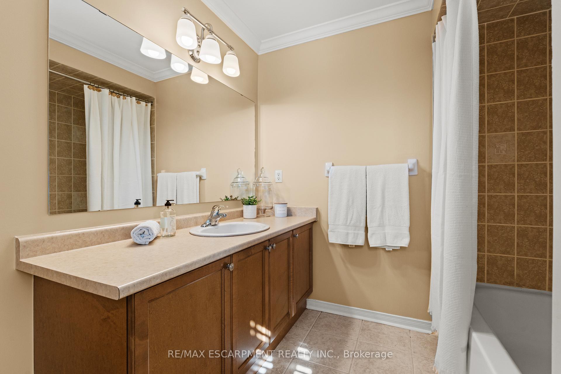 Photo 28 of 200 Miller Drive, Halton Hills, Georgetown — HOMEH