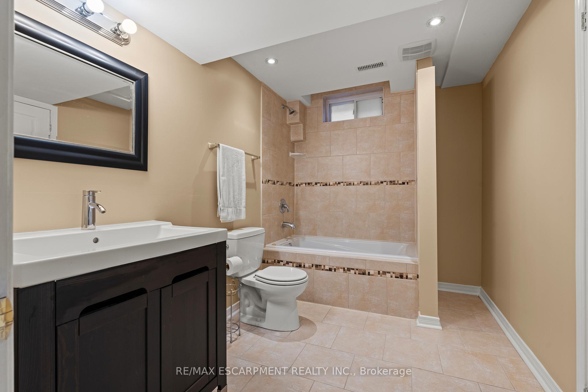 Photo 39 of 200 Miller Drive, Halton Hills, Georgetown — HOMEH