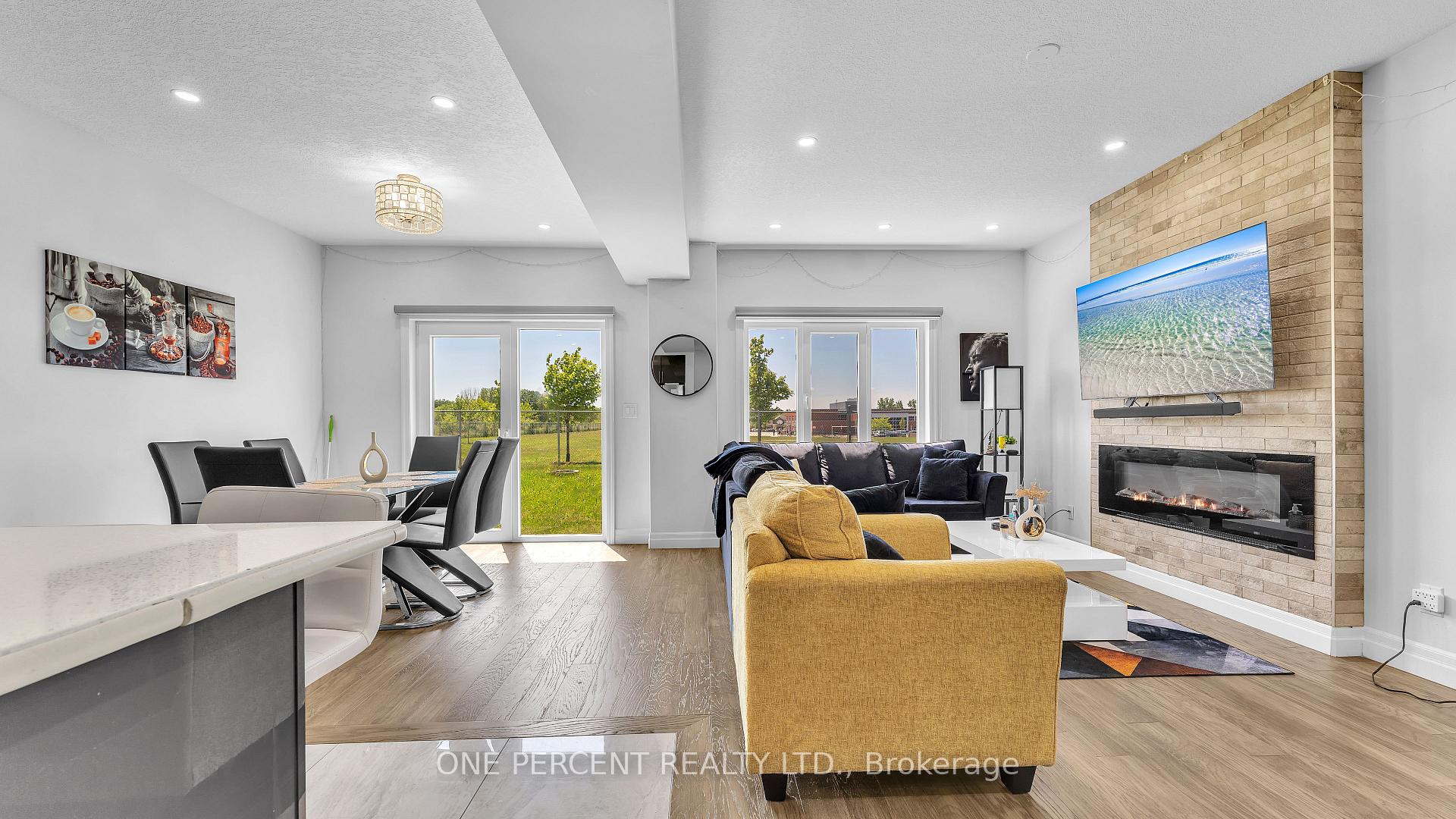 Photo 7 of 823 Cedarpark Way, London, North D — HOMEH