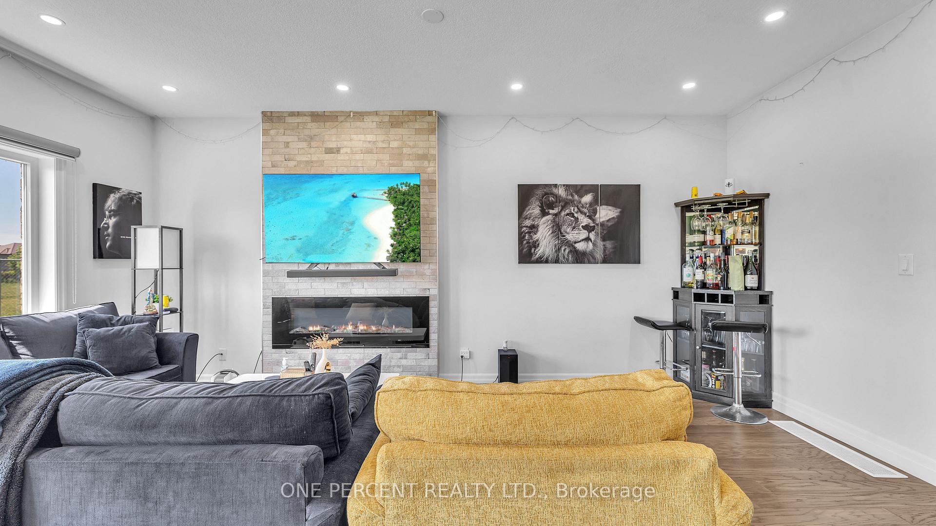 Photo 9 of 823 Cedarpark Way, London, North D — HOMEH