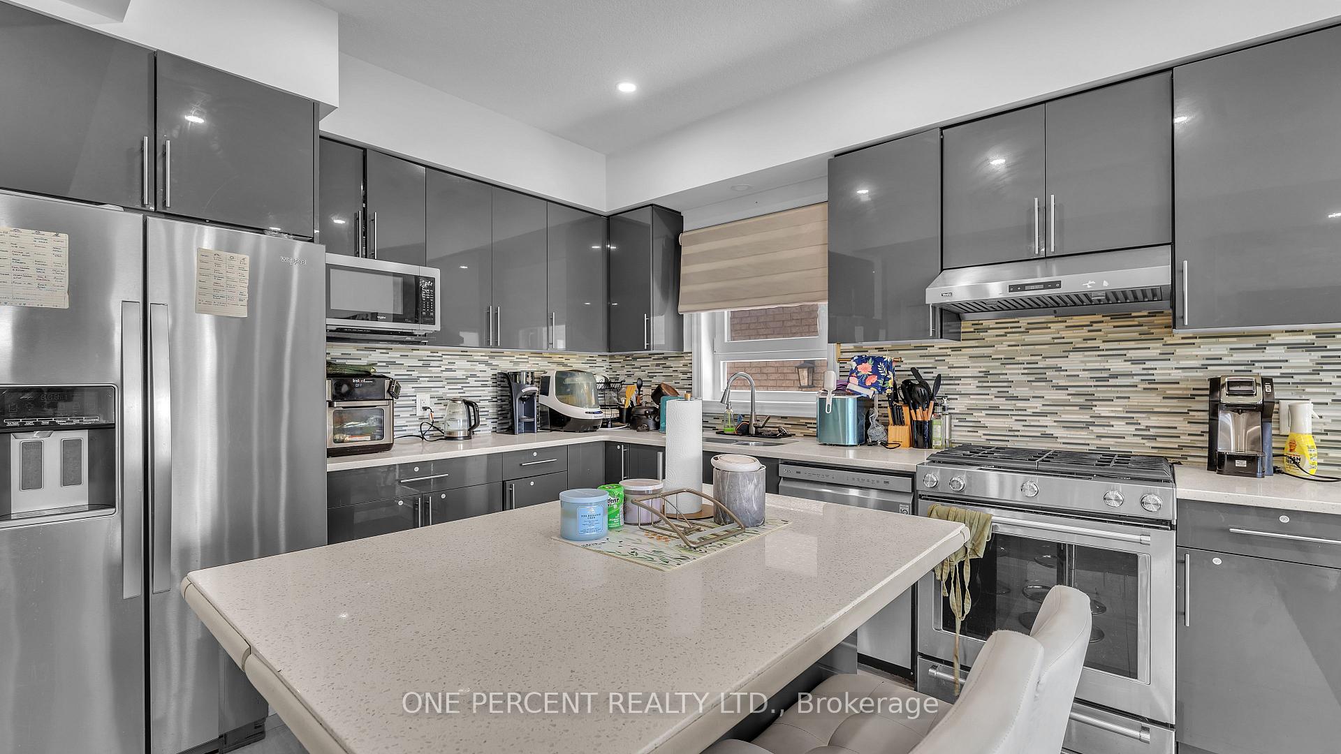 Photo 10 of 823 Cedarpark Way, London, North D — HOMEH