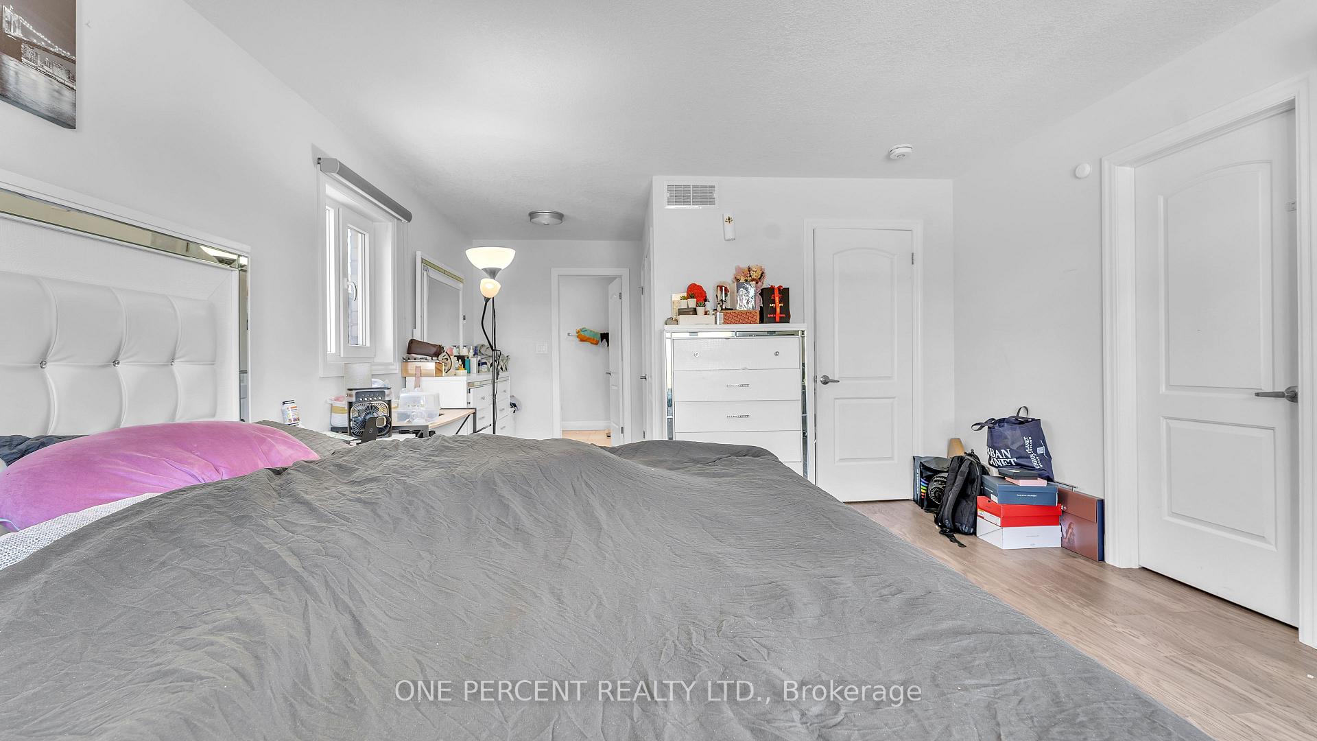 Photo 21 of 823 Cedarpark Way, London, North D — HOMEH
