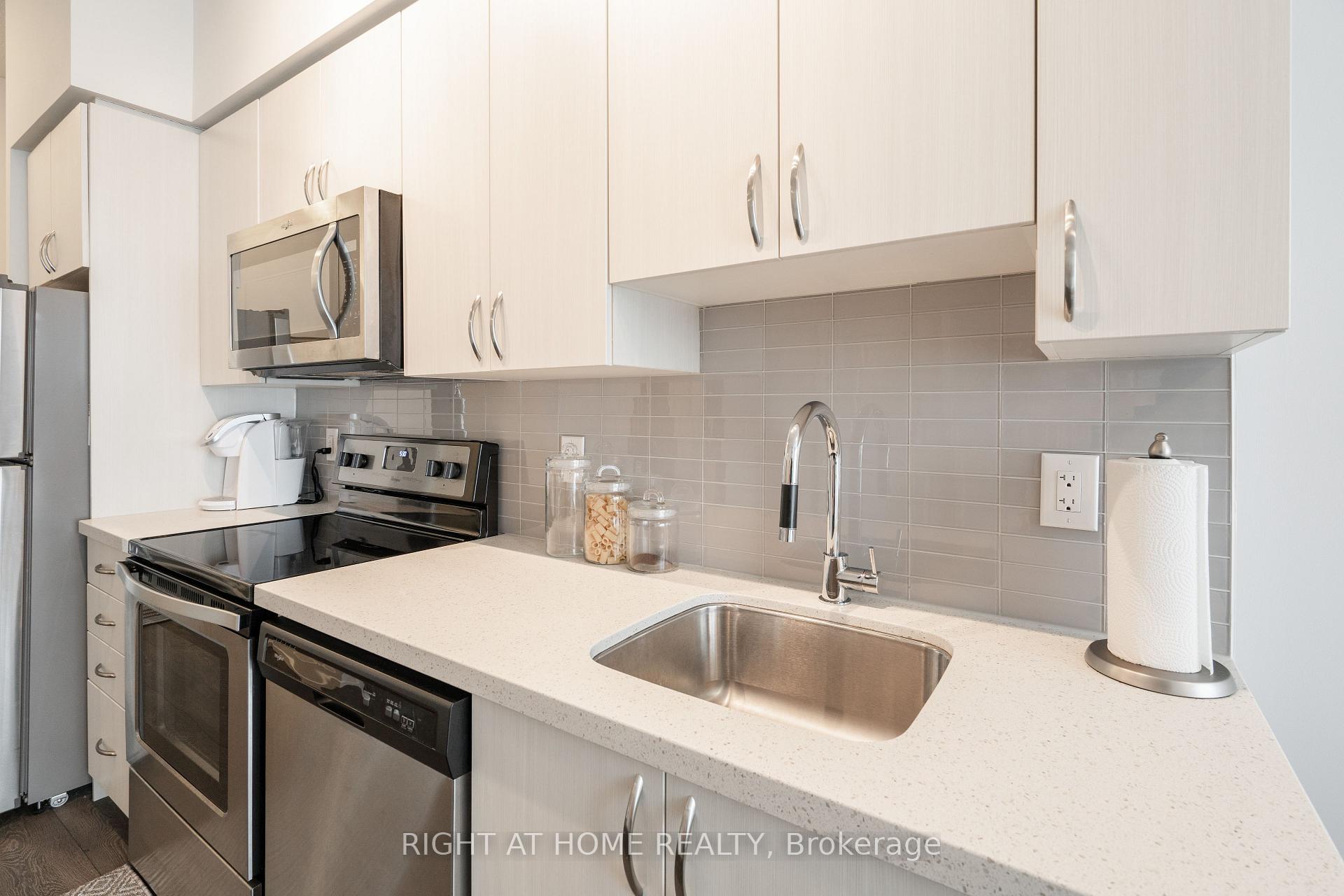 Photo 11 of Unit 329, 3600 Highway 7, Vaughan, Vaughan Corporate Centre — HOMEH