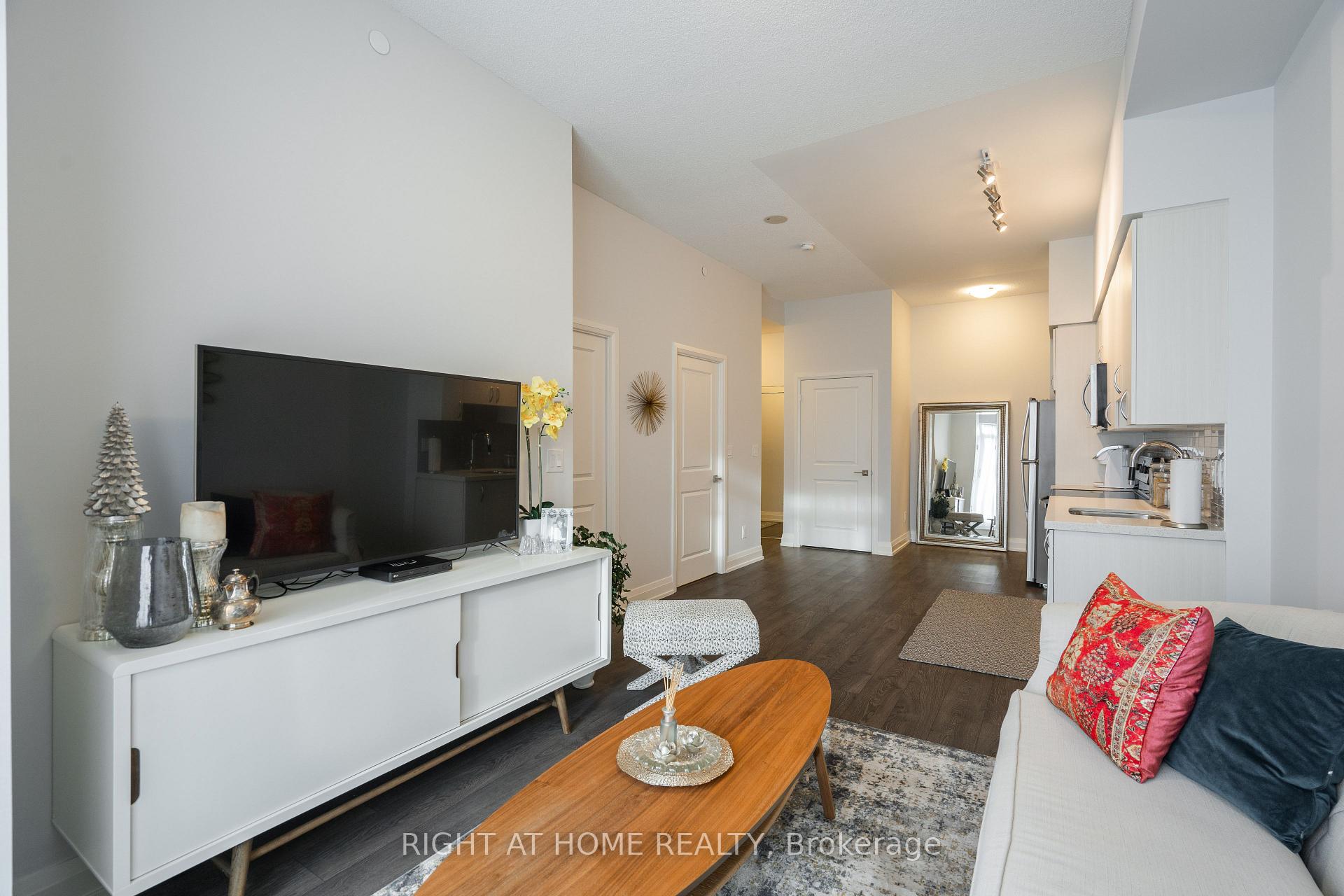 Photo 15 of Unit 329, 3600 Highway 7, Vaughan, Vaughan Corporate Centre — HOMEH