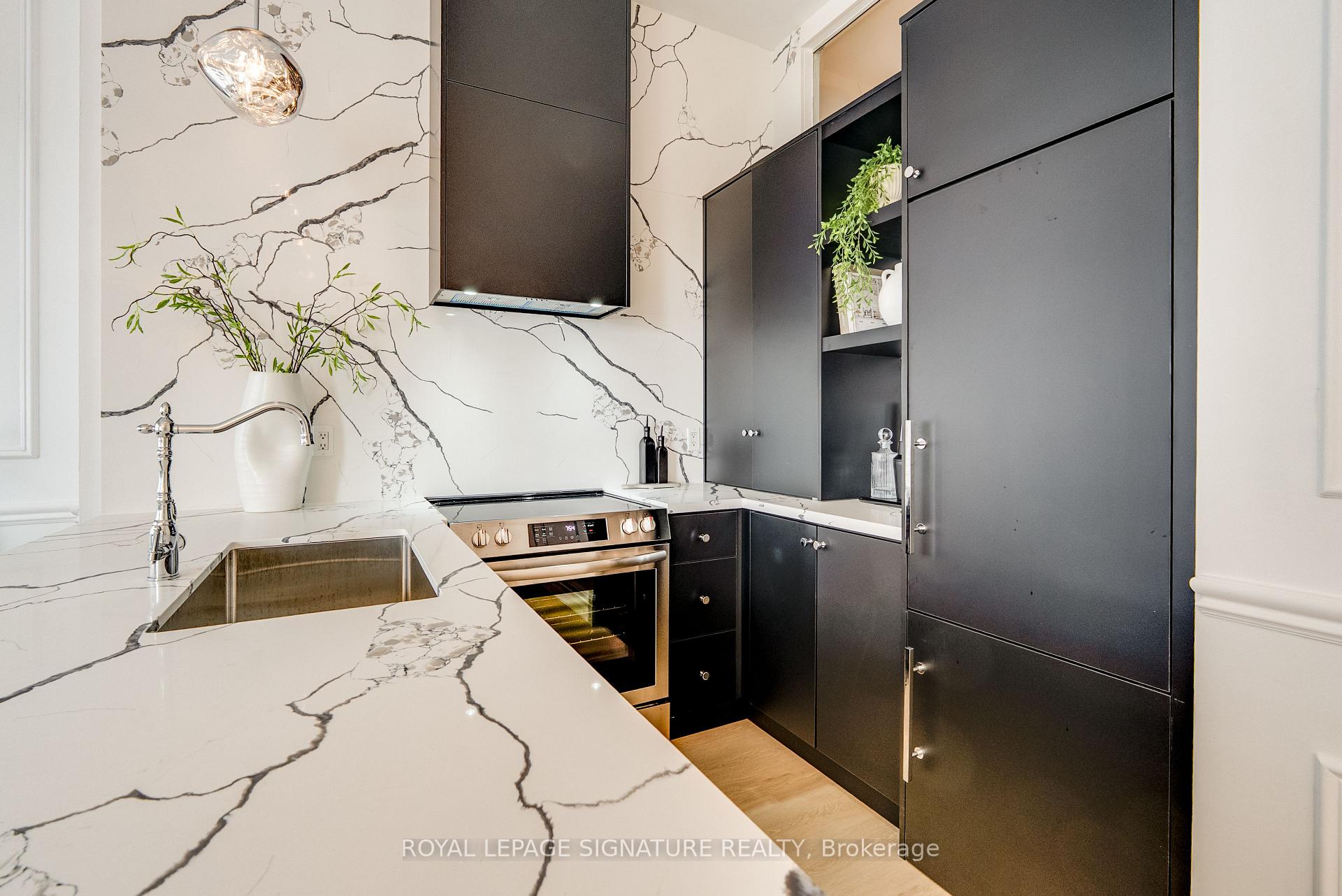 Photo 5 of Unit 403, 700 King Street W, Toronto, Niagara — HOMEH