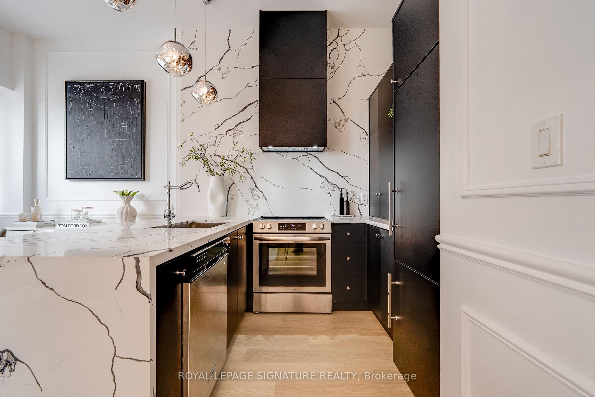 Photo 6 of Unit 403, 700 King Street W, Toronto, Niagara — HOMEH