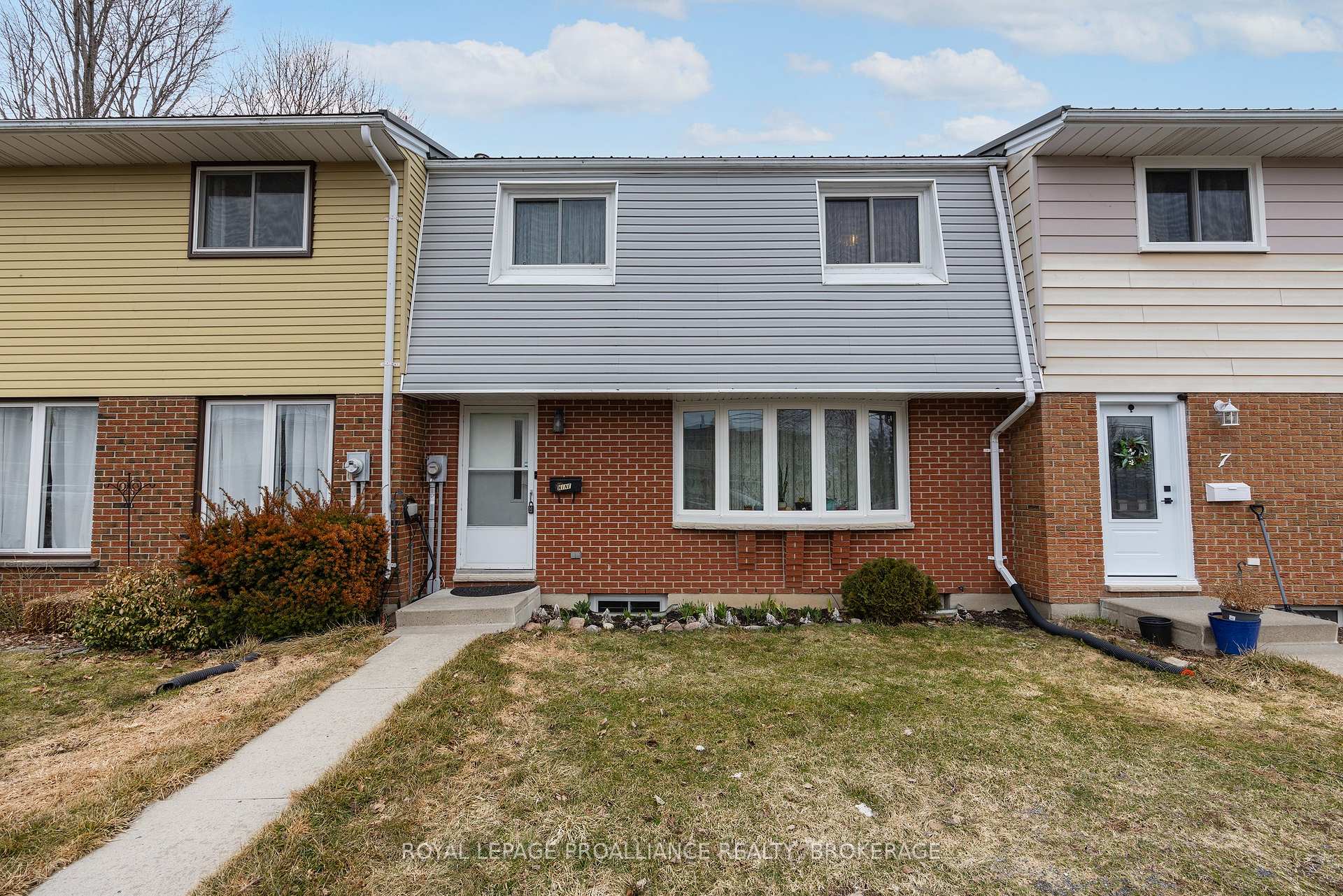 Photo 2 of Unit 9, 5 Winchester Drive, Greater Napanee, Greater Napanee — HOMEH